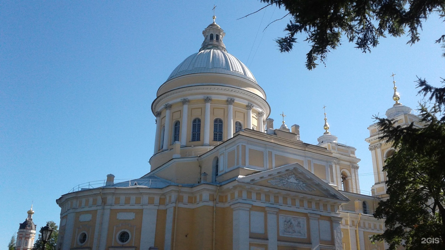 Свято-Троицкий собор Александро-Невской Лавры в Санкт-Петербурге