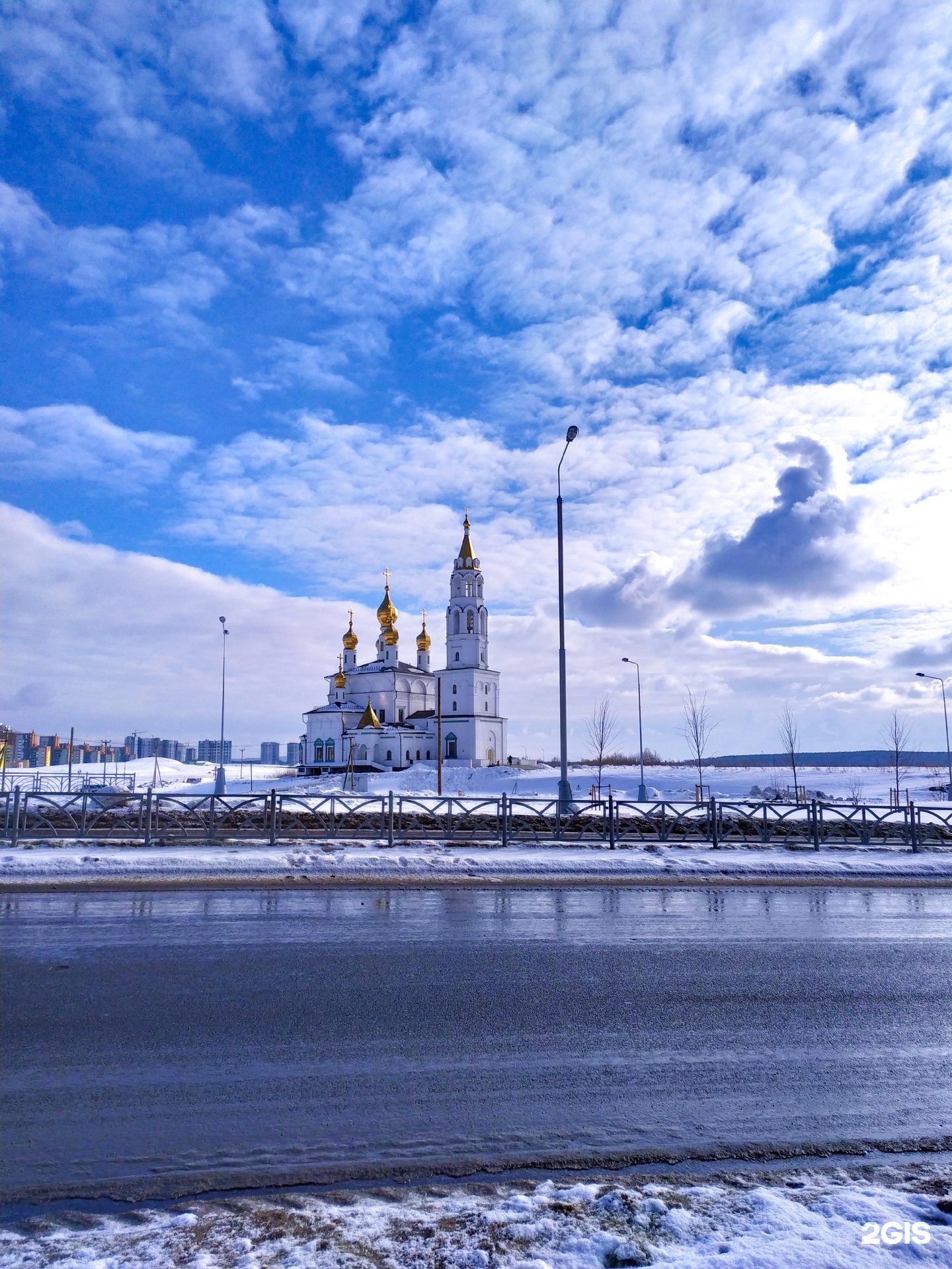 Ближний екатеринбург. Благовещенская Церковь святых Божиих Строителей, Екатеринбург. Храм на улице Вильгельм де Геннина. Крещение храм святых и Божьих Строителей. Вильгельма де Геннина 61 Екатеринбург.