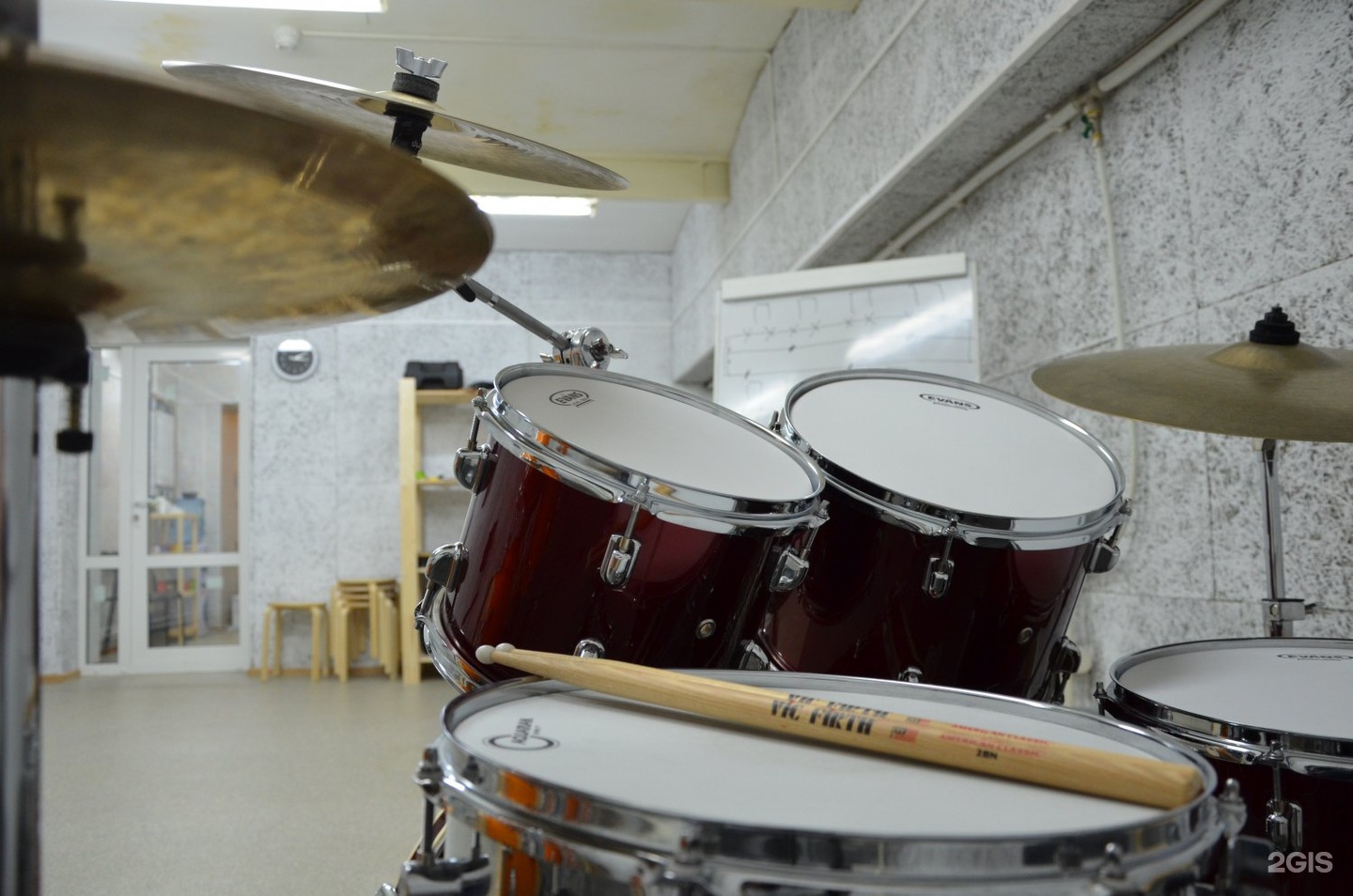 Old school drum kit. Барабанная школа DRUMCLASS, Москва. Школа барабанов Москва. Электрозавод школа барабанов. Объявление музыкальных школ барабаны.