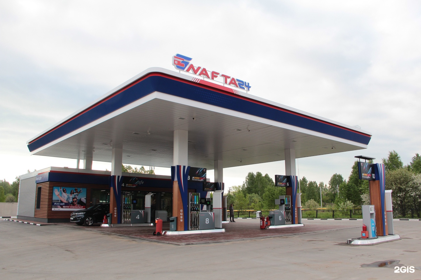 Новосибирск топливо. Нафтатранс плюс АЗС. Автозаправочный комплекс на трассе. Современный заправочные комплексы м12. Комплекс с заправкой.