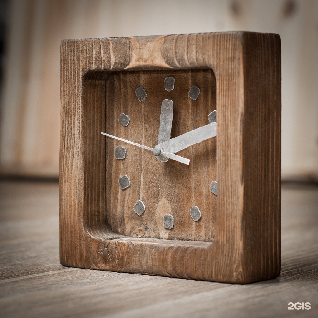 Самодельные настенные. Часы из дерева. Часы настенные деревянные. Необычные деревянные часы. Необычные настенные часы из дерева.