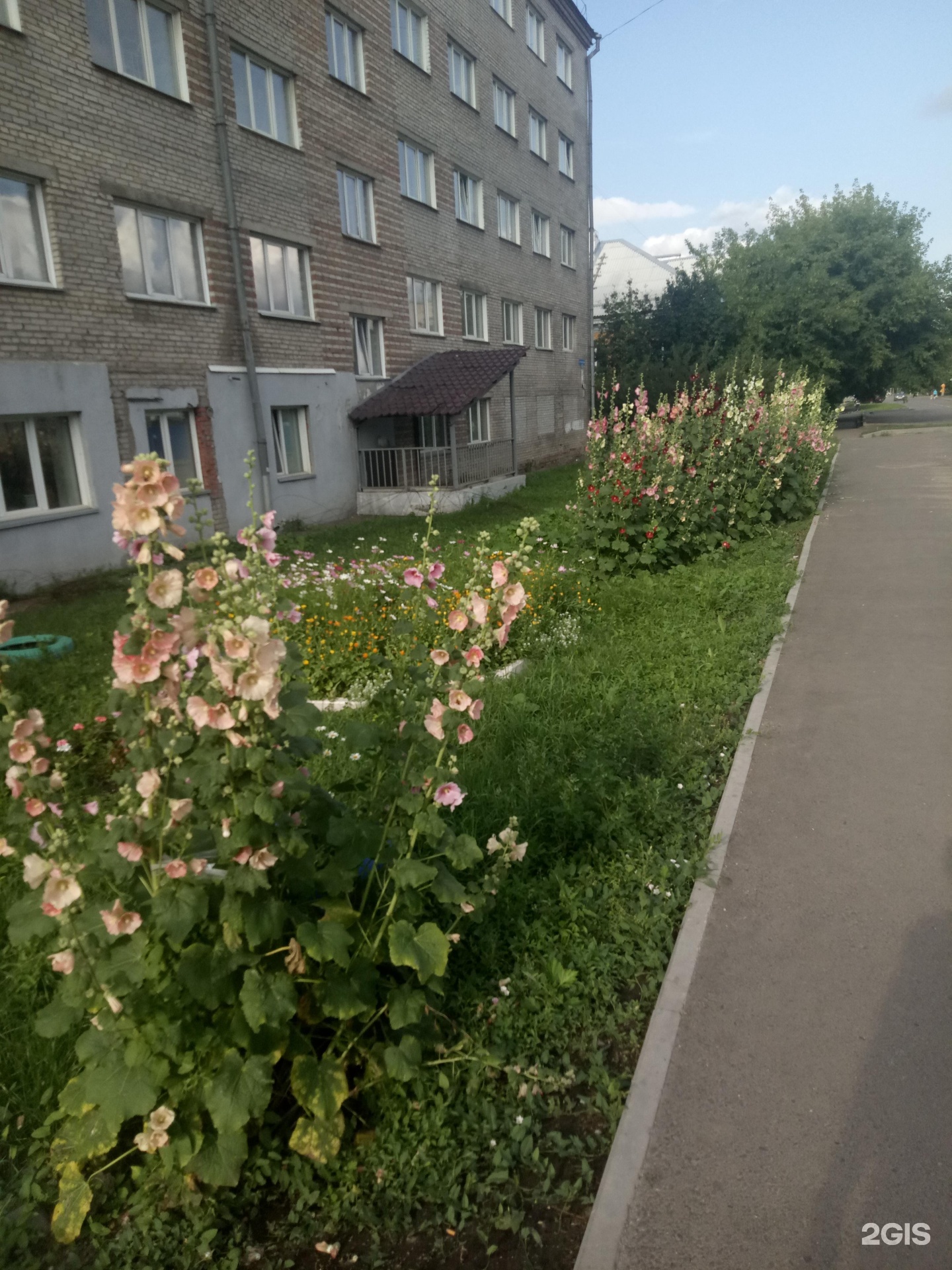 Техникуме железнодорожного транспорта Красноярск. Красноярский техникум железнодорожного транспорта общежитие. Новосибирская 1 Красноярск. КТСТ Красноярск.