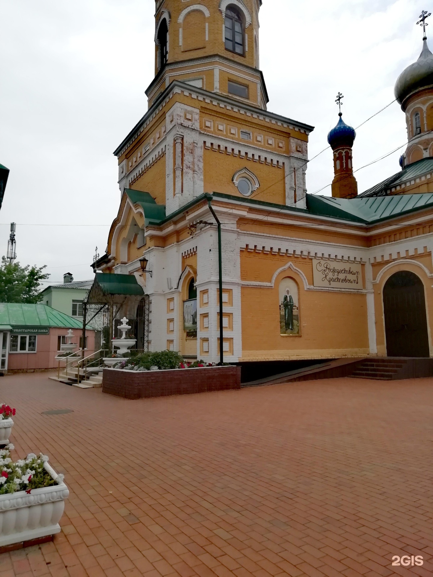 Дмитриевский монастырь оренбург. Мещеряковский монастырь Оренбург. На Попова храм Оренбург. Лавр Оренбург.