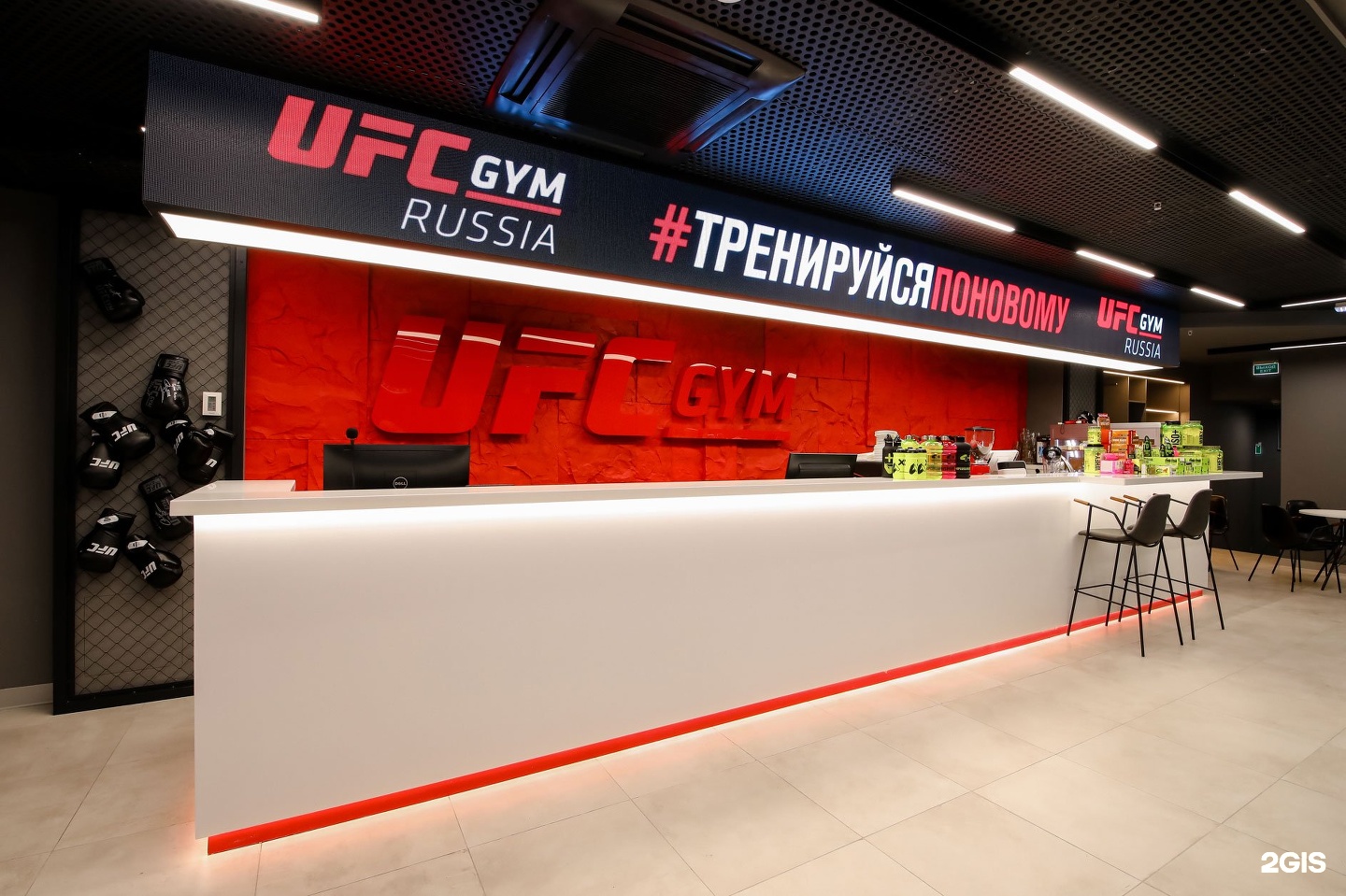 UFC Gym зал