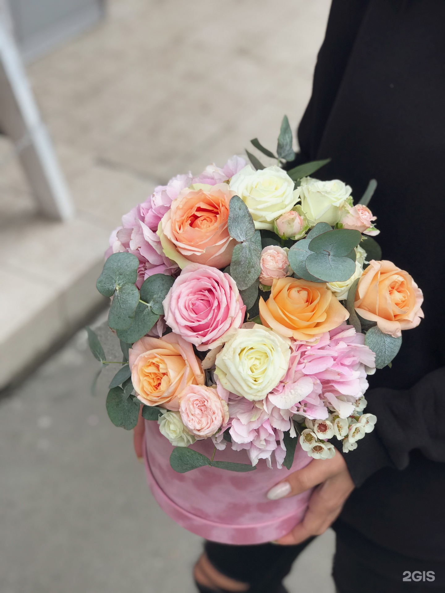 Букет из белых и красных роз. Букет из 33 мини роз. Букет из 33 роз. 33 розы букет. 33 букета.