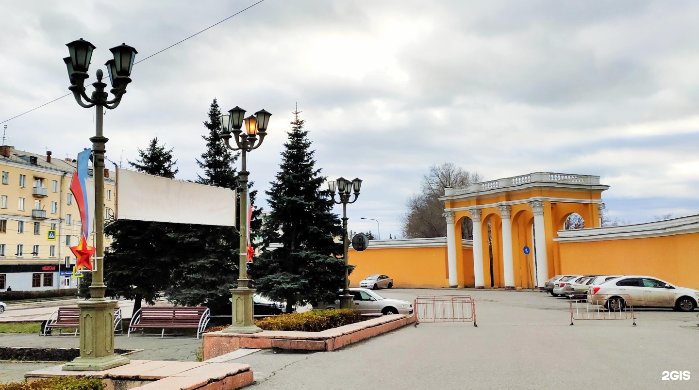 Сайт алюминщик новокузнецка. Театр Алюминщиков Новокузнецк. Сад Алюминщиков Новокузнецк. ДК Алюминщиков Новокузнецк. Дворец Алюминщиков Новокузнецк парк.