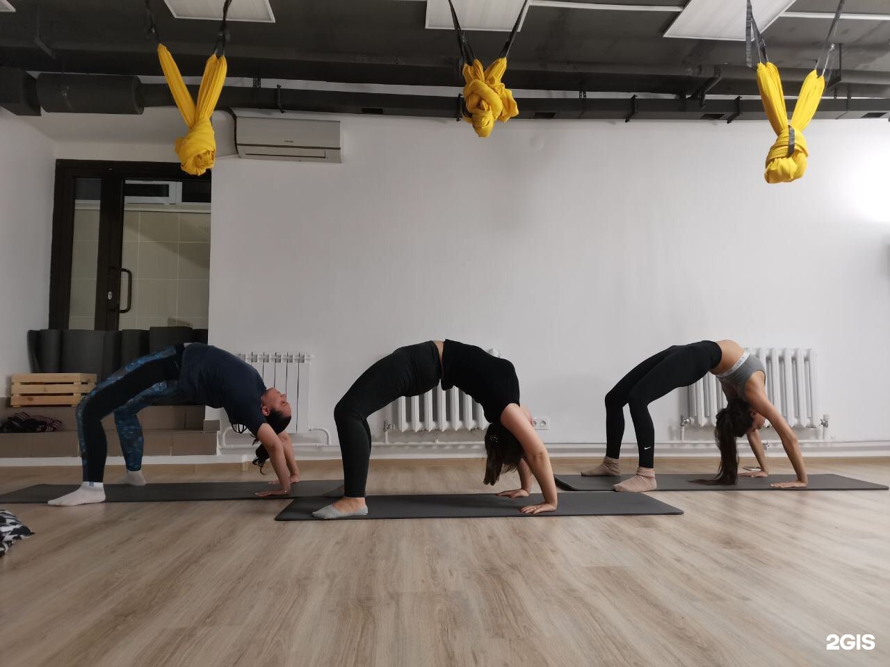 Студии растяжки курск. Студия йоги и растяжки. студия растяжки. reset fitness курская.