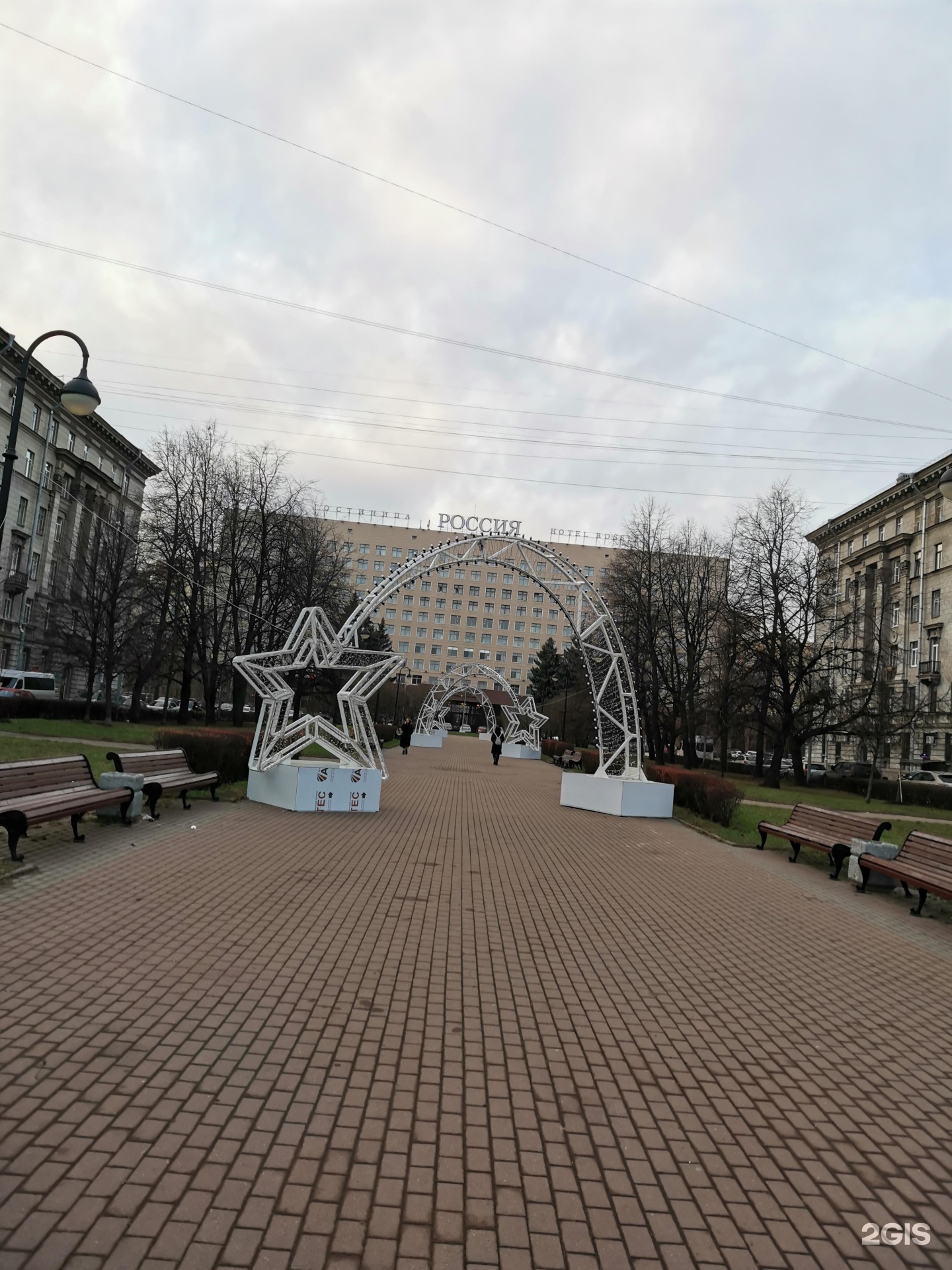 Площадь Чернышевского Санкт-Петербург. Площадь Чернышевского гостиница Россия. Площадь Чернышевского 11. Гостиница Россия в Санкт-Петербурге Чернышевского 11.