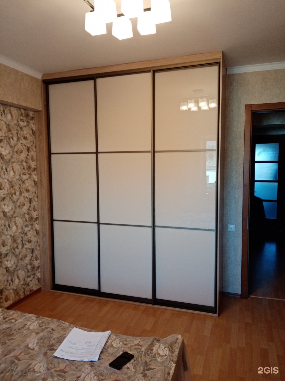 красивые шкафы купе. купе мастер. декорирование дверей шкафа. шкаф купе с антресолью в прихожую. купе мастер.