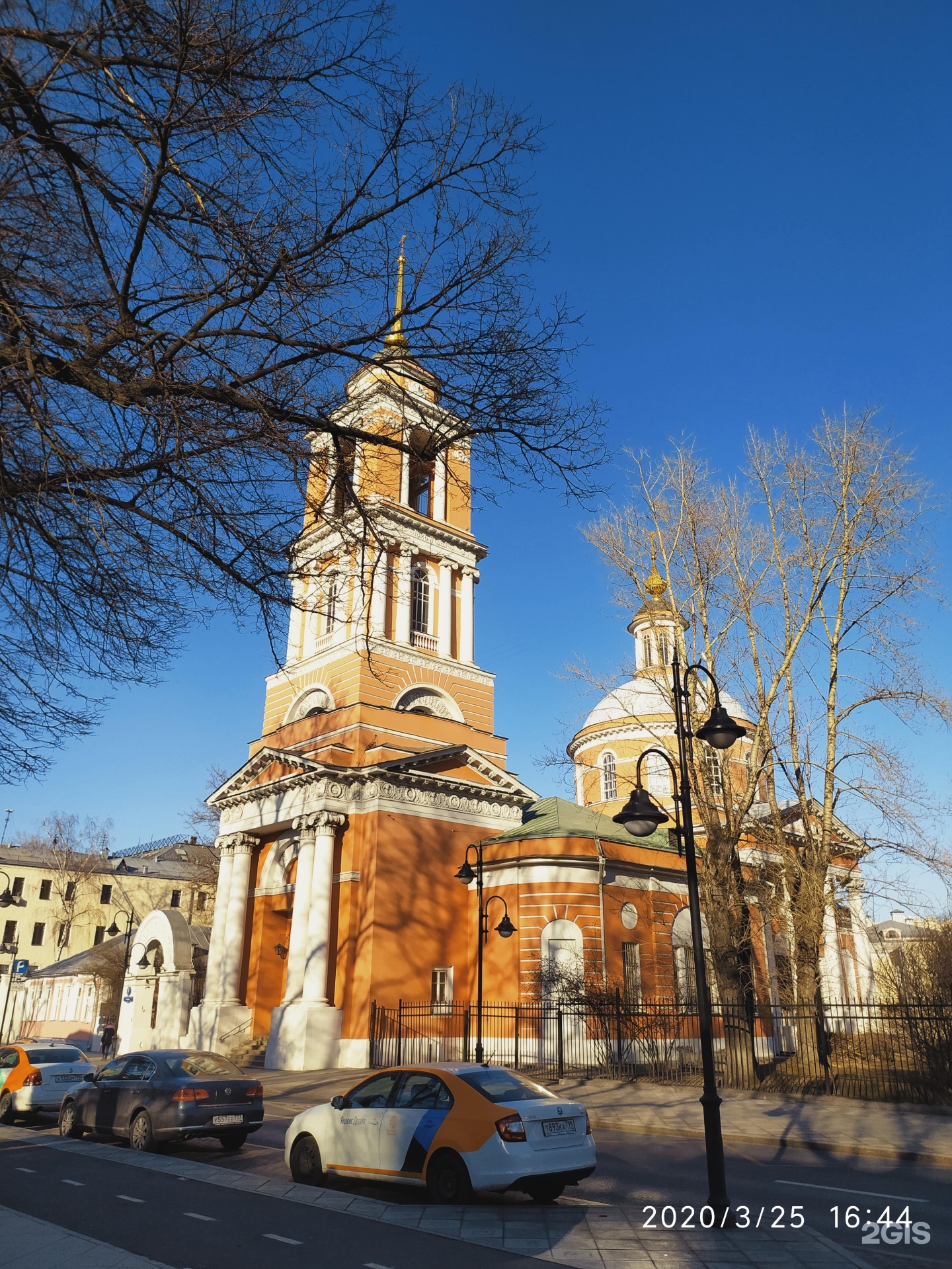 Храм Троицы Живоначальной в Вишняках. Храм Троицы Живоначальной в Вишняках интерьеры.