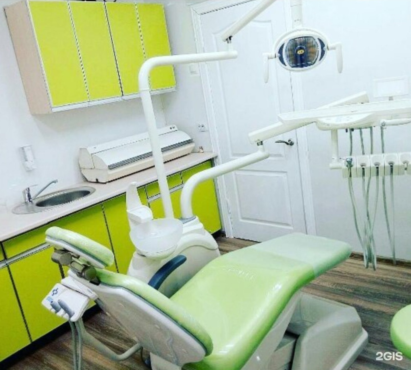 Врачи стоматологии на добровольского 11. Ваш зубной Одесса.