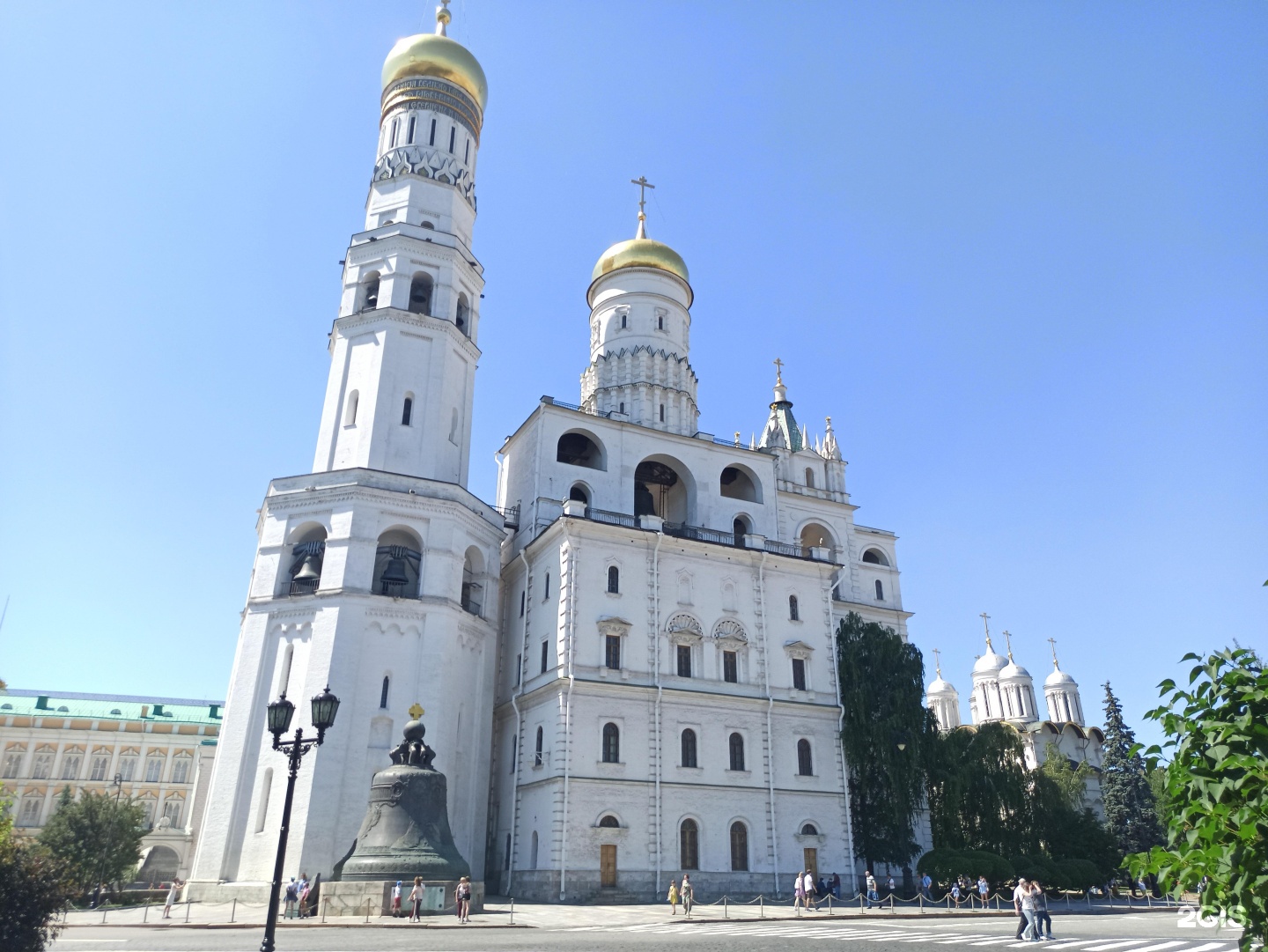 Колокольня ивана великого характеристика. Колокольня Ивана Великого. Ансамбль колокольни Ивана Великого. Колокольня Ивана Великого Московского Кремля. Марка колокольня Ивана Великого.