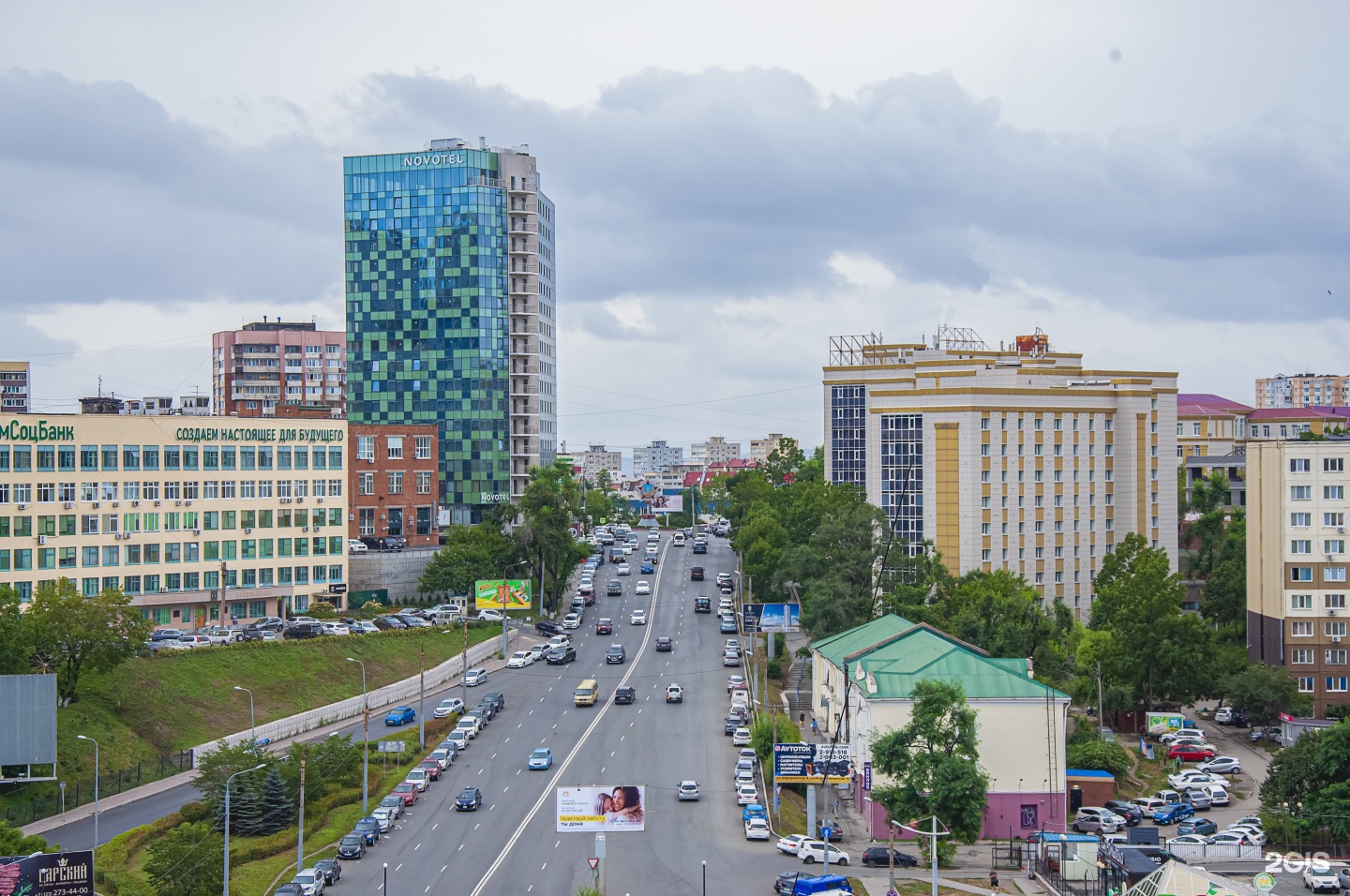 Санас на партизанском. Гостиница Новотель Владивосток. Проспект красного Знамени 44 Владивосток. Красного Знамени 66 Владивосток. Проспект красного Знамени 107 Владивосток.