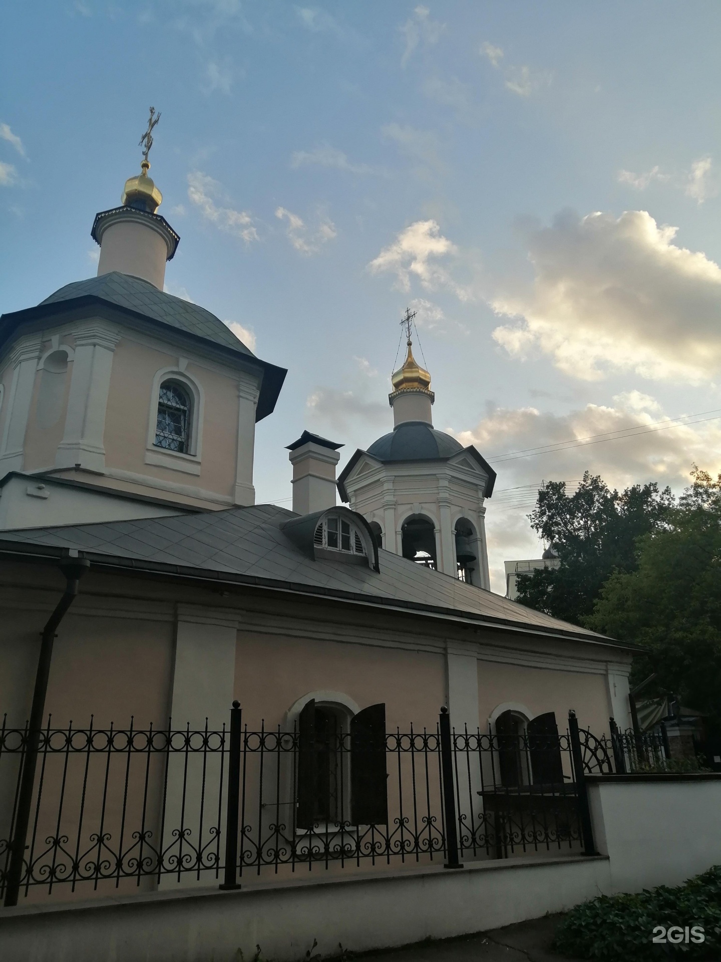 Храм преподобного радонежского в крапивниках. Храм Сергия Радонежского в Крапивниках. Крапивенский переулок Петропавловская Церковь. Церкви Сергия Радонежского, что в Крапивниках, в Москве.. Церковь Сергия в Крапивниках в Москве.