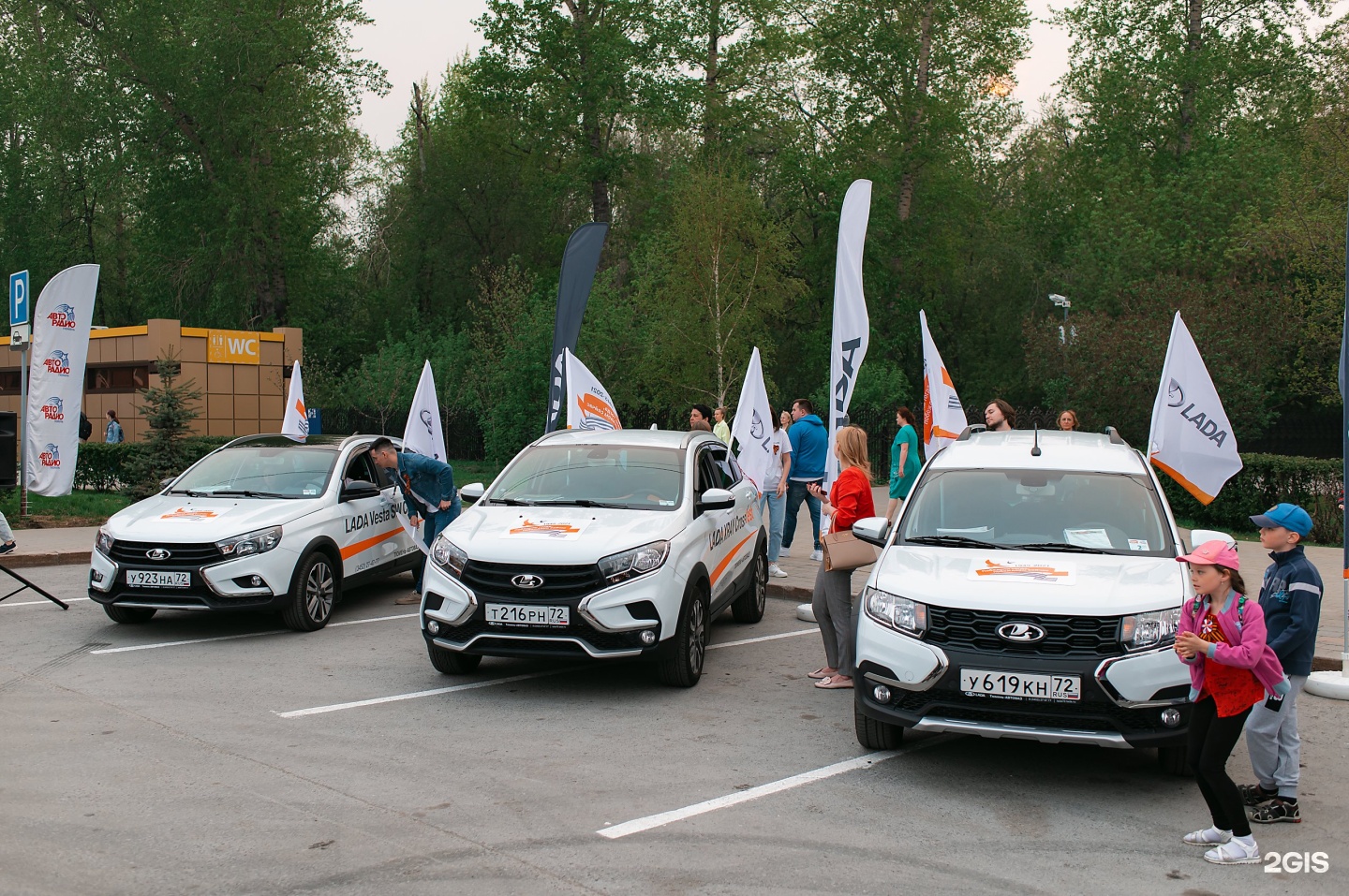 Ладом тюмень. АВТОВАЗ официальный сайт Тюмень. АВТОВАЗ на Чекистов Тюмень. Лада на Чекистов. Тюмень АВТОВАЗ 2005 год.