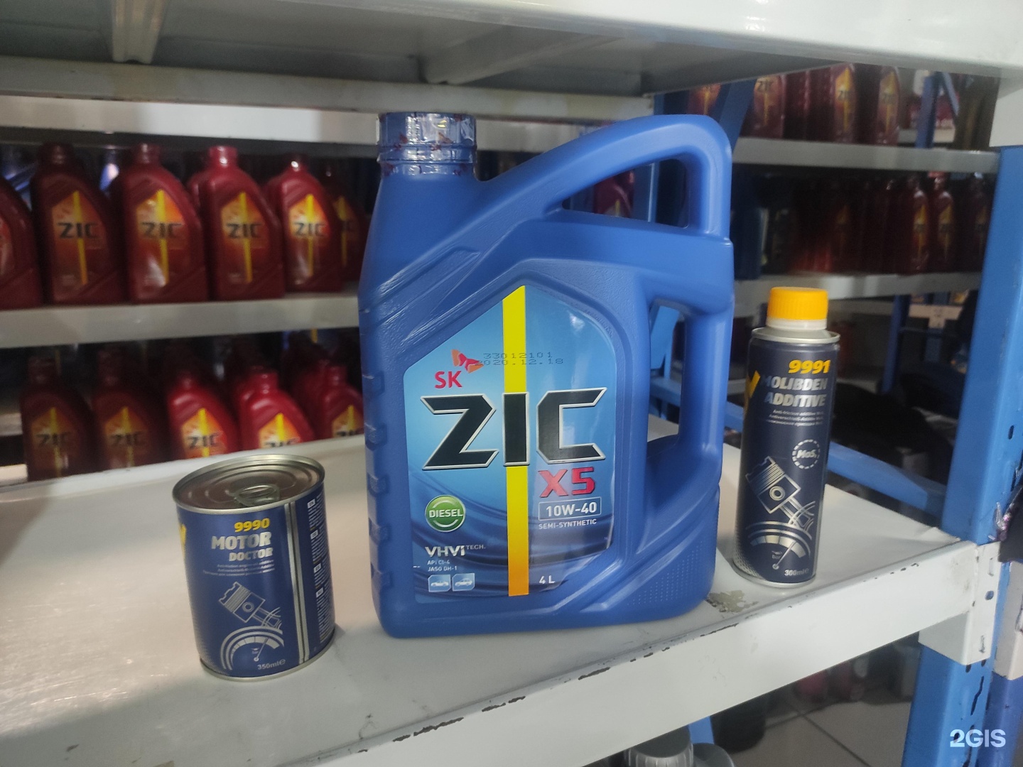 масло автомобильное. мир моторных масел. масло мирах моторное. марки масел для автомобилей. машинное масло.