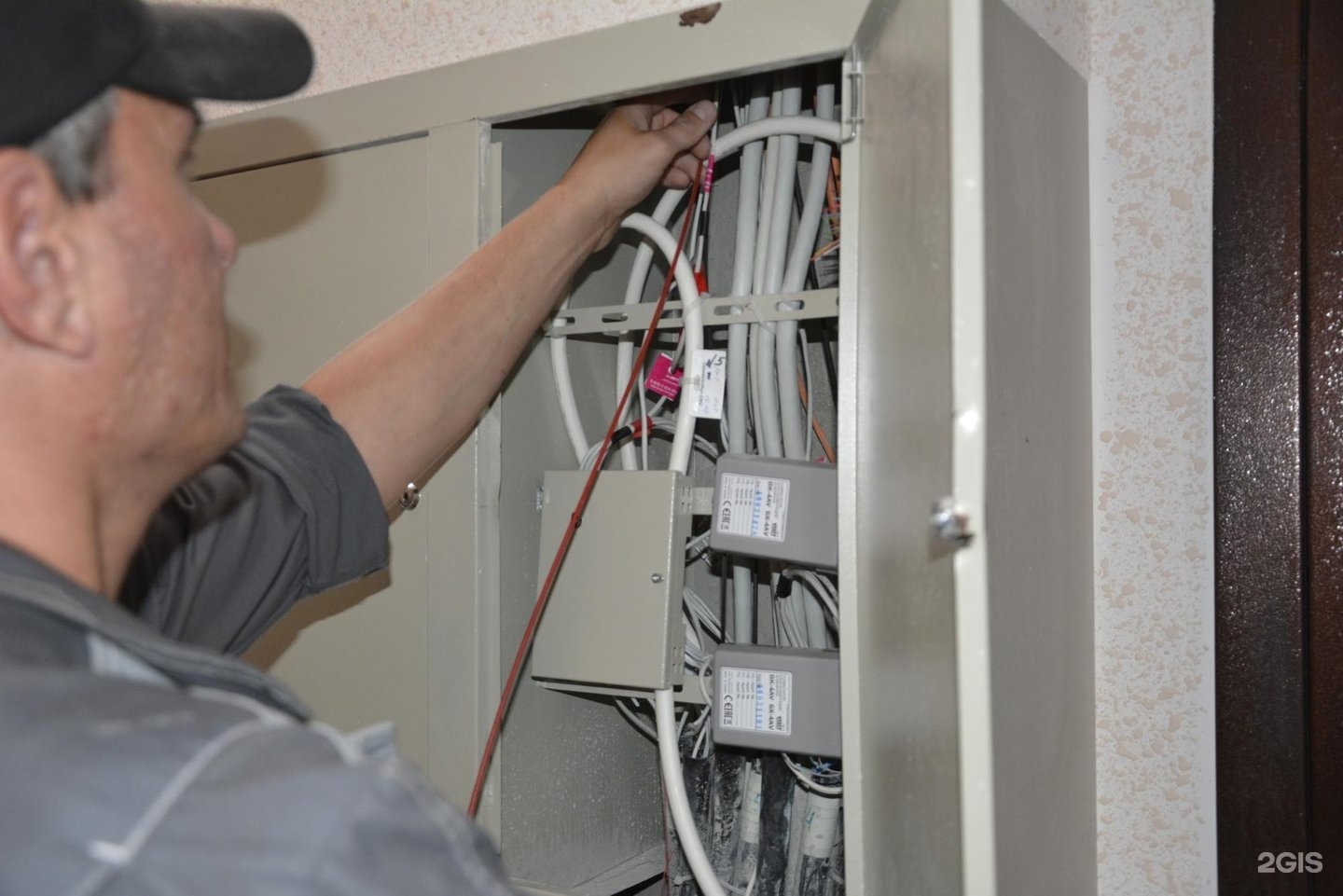 Провайдеры в многоквартирном доме. Размещение оборудование провайдера в мкд. Gpon схема построения сети. Интернет провайдер в мкд. Оборудование провайдеров в подъезде.