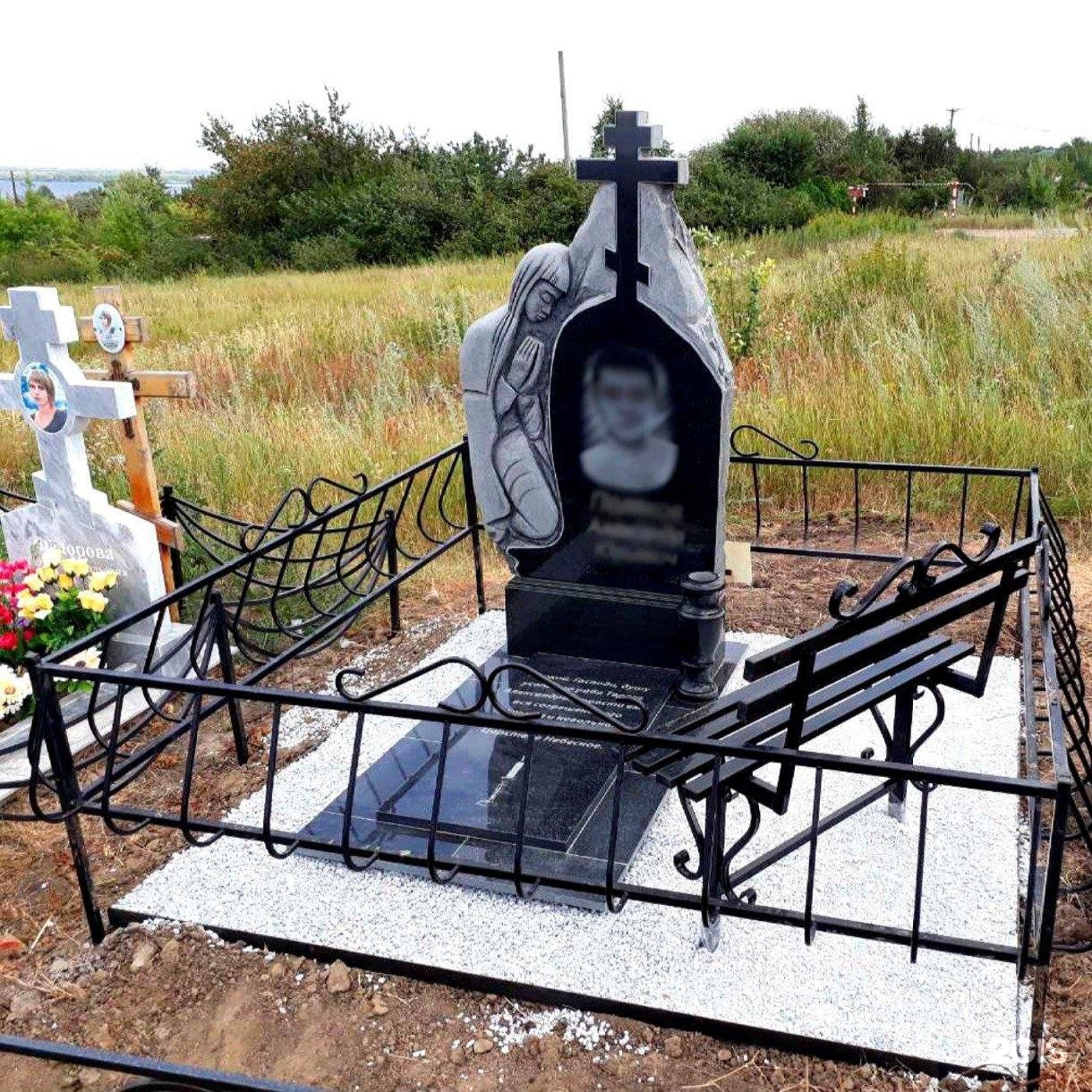 памятники на могилу москва