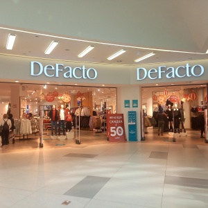 Фото от владельца DeFacto, сеть бутиков одежды и аксессуаров