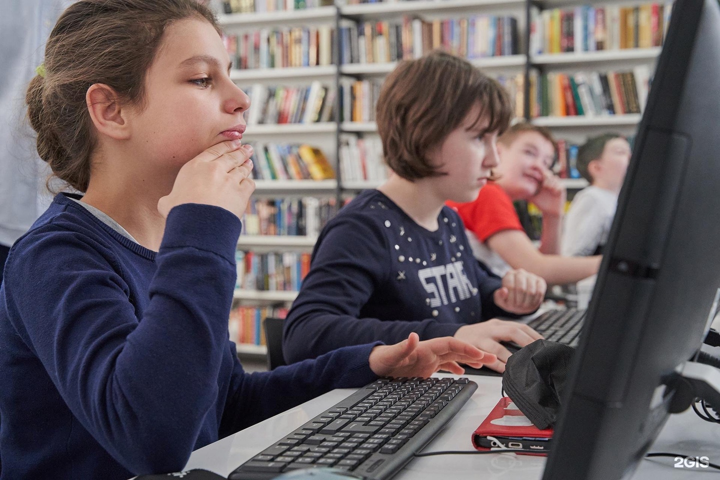 Алгоритмика московский. Российская международная школа. Алгоритмика логотип. Алгоритмика белгород. It куб алгоритмика.