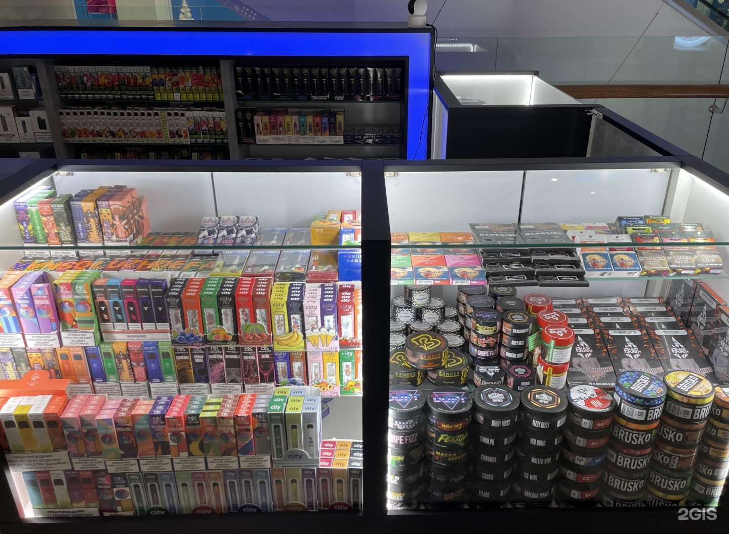 вывеска дым и пар. магазин дым пар. вейп шоп дыми в советском поселке астрахань. дым и пар магазин. дымок табачный магазин.