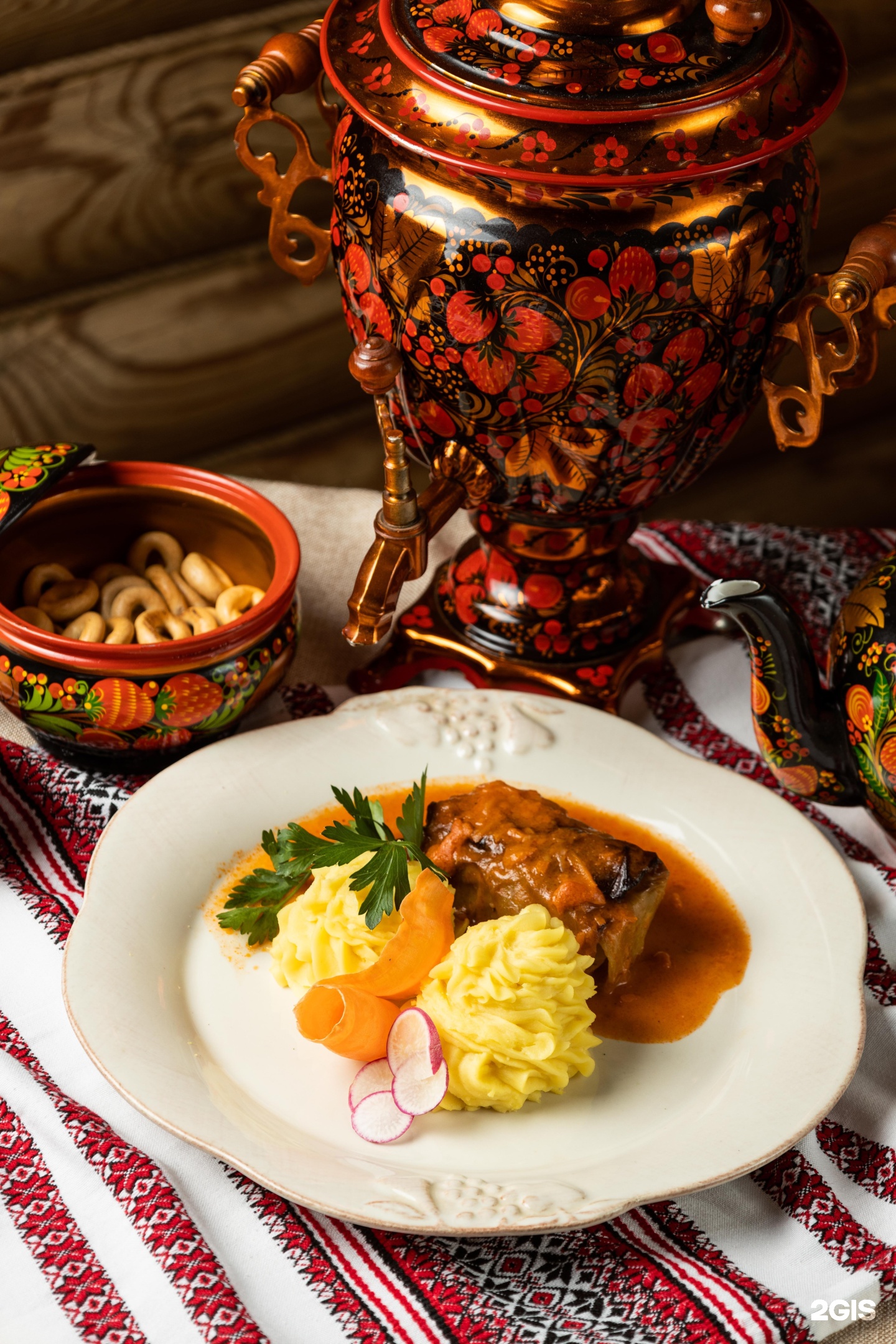 Максимыч ресторан тюмень. Тюмень рестораны русской кухни. Семейный ресторан Максимыч Тюмень. Ресторан Максимыч на 50 лет октября Тюмень. Кафе Максимыч на Урале.