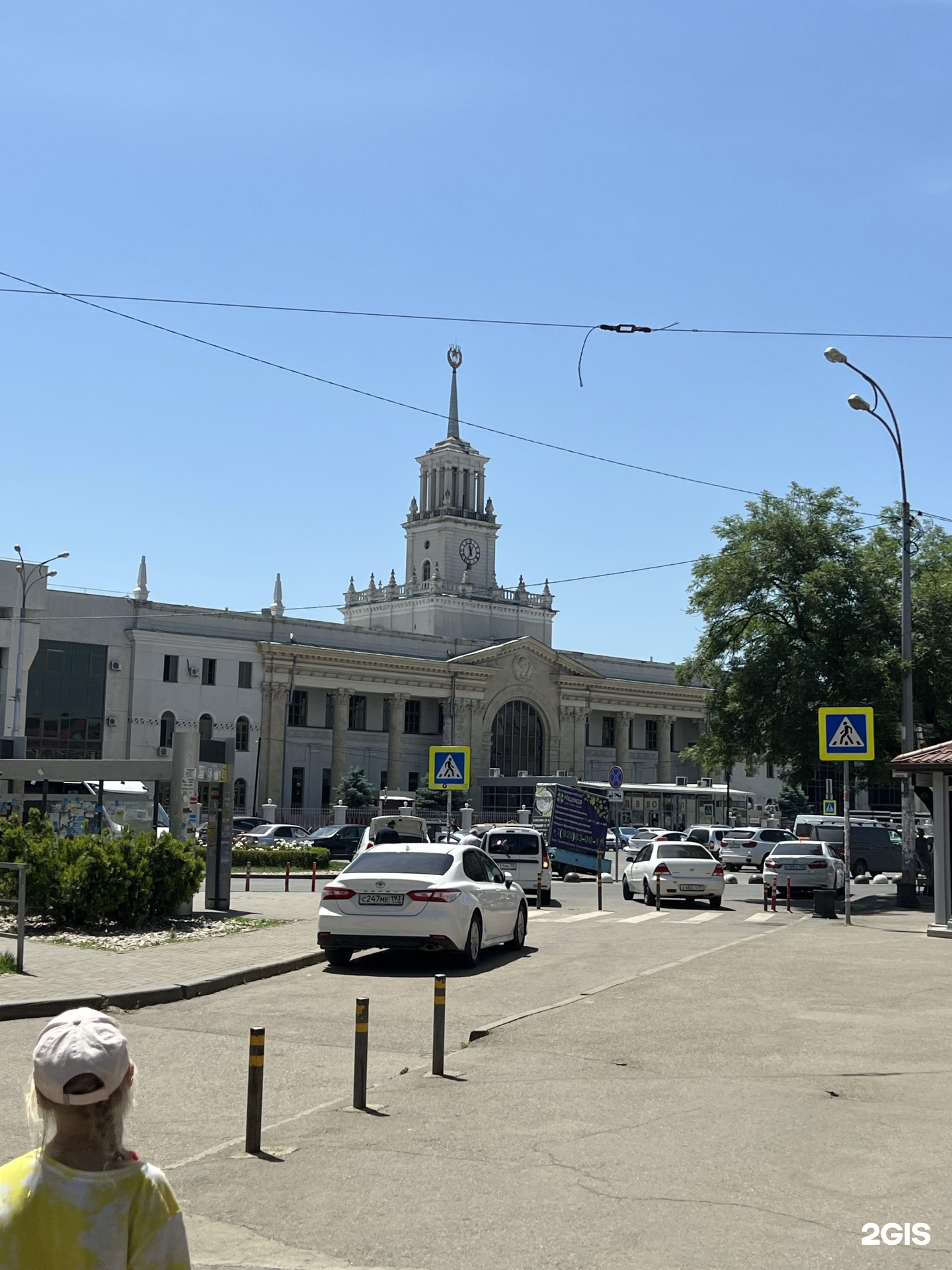 Краснодар Привокзальная площадь 1 Железнодорожный вокзал Краснодар-1. Привокзальная площадь 5 Краснодар автовокзал. Вокзал Краснодар 1 автовокзал. Вокзал Краснодар 2.