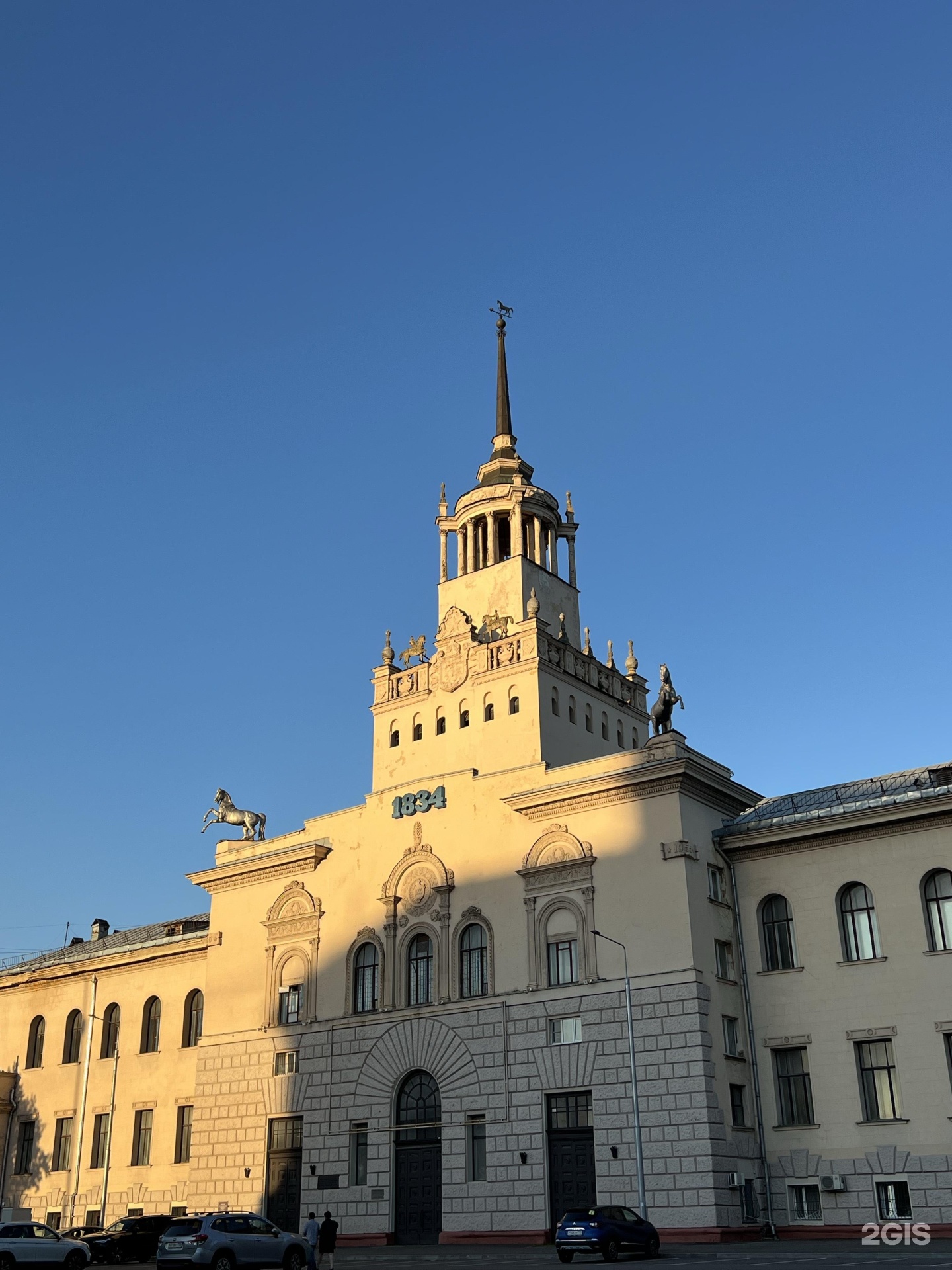 Центральный московский ипподром фото. Ипподром улица. Центральный московский ипподром фото. Центральный московский ипподром москва. Дома замки в москве беговая.