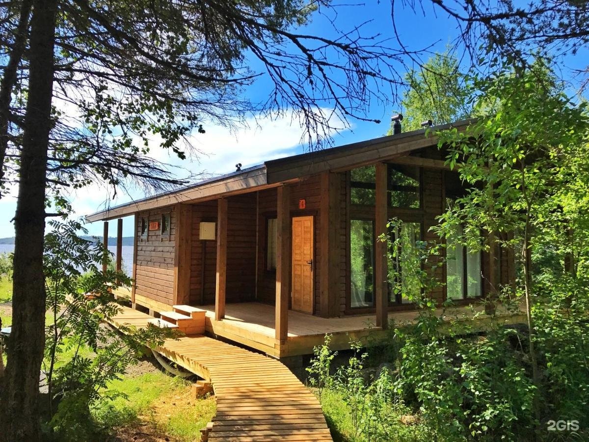 База отдыха на белом море. Cedar grass Умба. Умба белое море гостиница. Умба турбаза белое море. Отель Cedar grass.