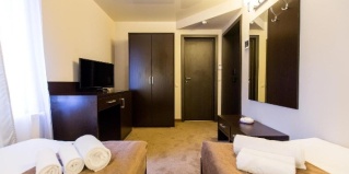 Смена: Отель Лафер Ренессанс