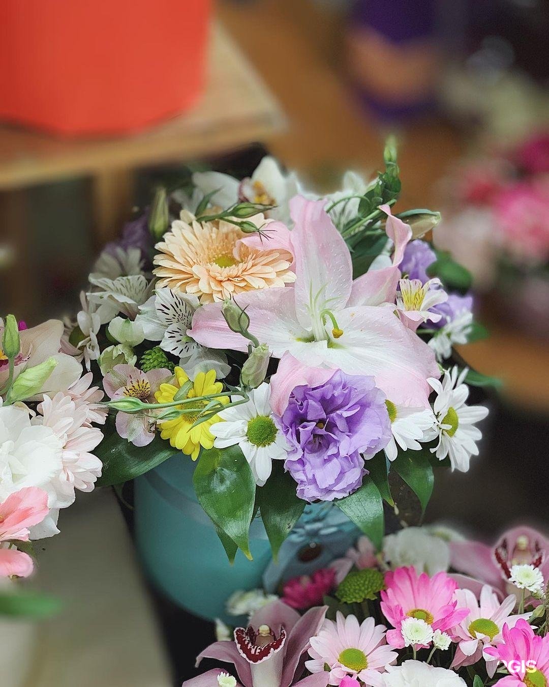 Магазины цветов астрахань. Цветочный рынок на Бэра Астрахань. Астраханские цветы. Джули цветы Астрахань. Тея цветы Астрахань.