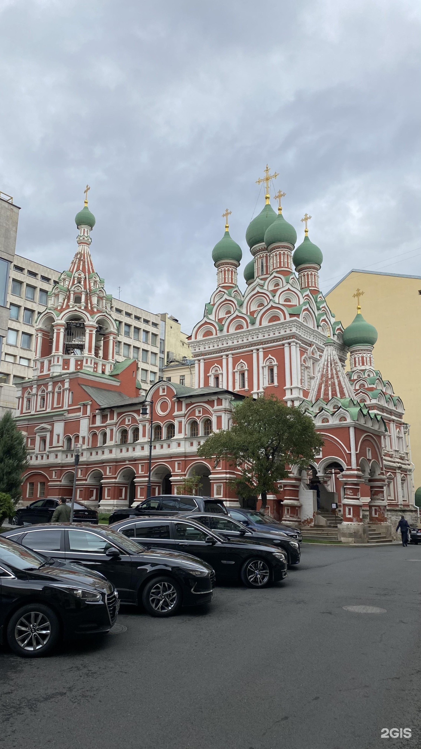 Храм Троицы в Никитниках Москва. Церковь Троицы Живоначальной в Никитниках в Москве. Москва Никитников переулок 3.