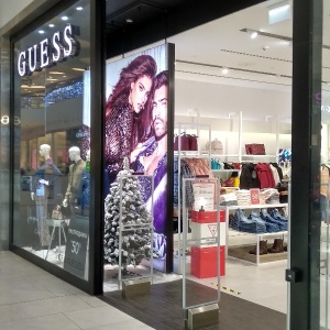 Фото от владельца Guess, сеть магазинов одежды