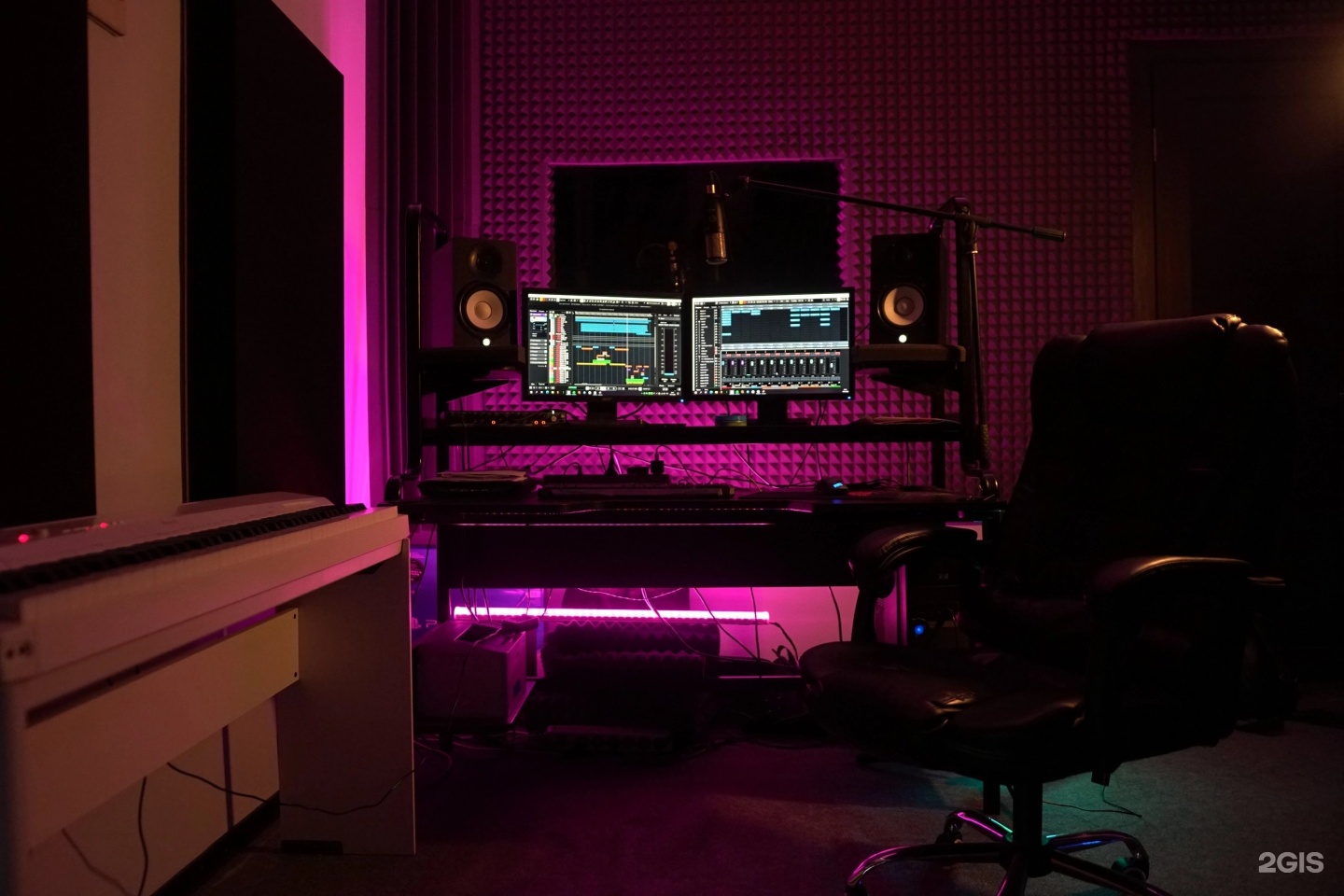 Автозвук нижний новгород. Studio sound наклейка. Студия саунд нижний. Студия саунд нижний. Студио саунд нижний новгород.