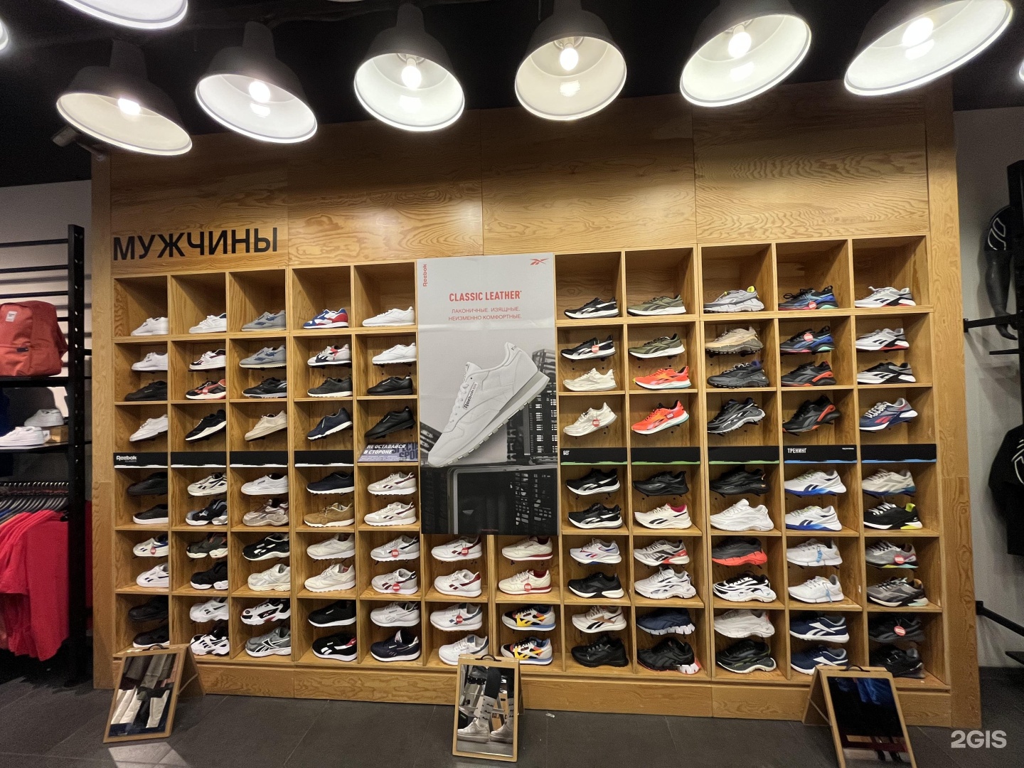 Сникербокс. Картинки sneakerbox фон. Сникербокс в фейшн Хаус. Sneakerbox Омская ул., 2б, Ростов-на-Дону фото.