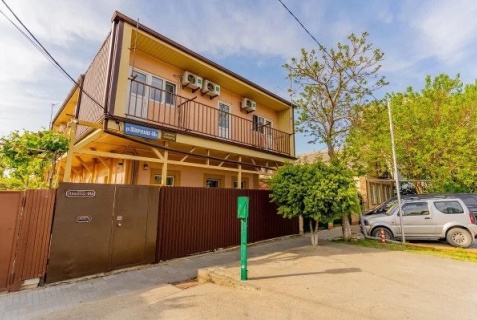 Анапа: Коттедж Клен