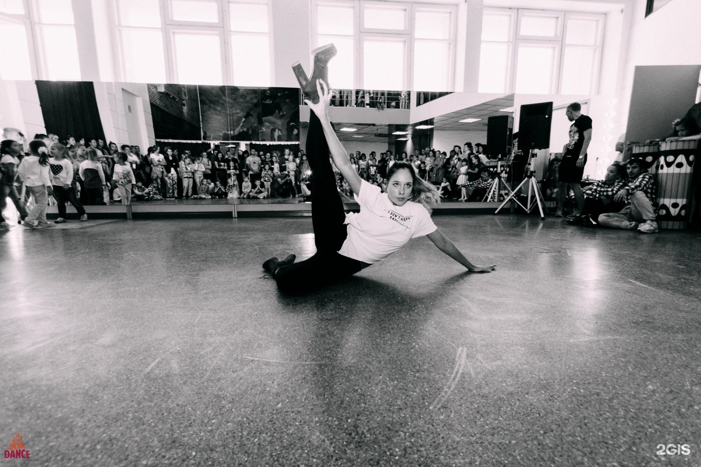 Декаданс новосибирск. I am танцевальный центр. Декаданс новосибирск. Доски маркса зал. Dekadance танцевальный центр новосибирск.