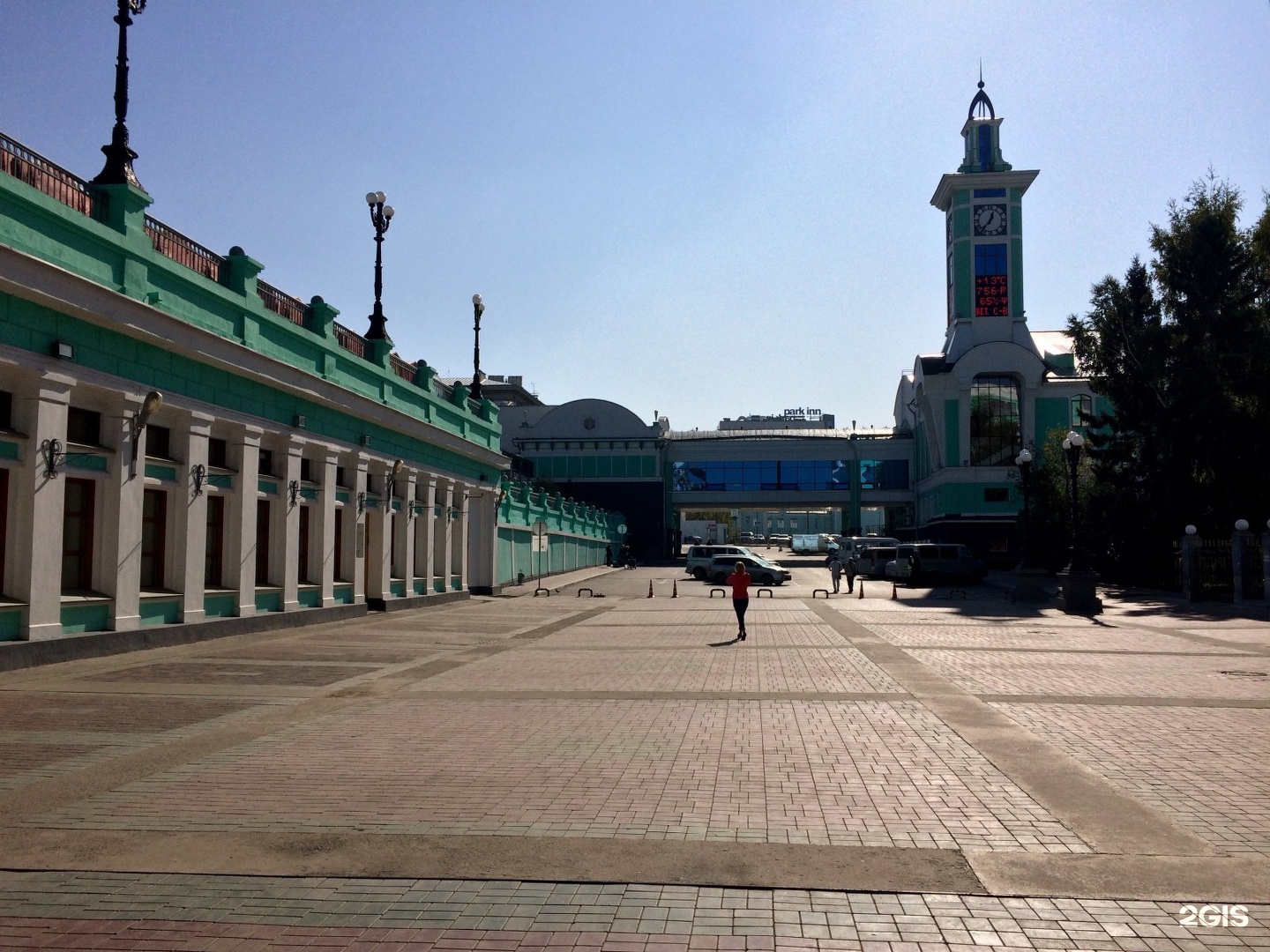 Пригородный вокзал Новосибирск. Пригородный вокзал панорама.