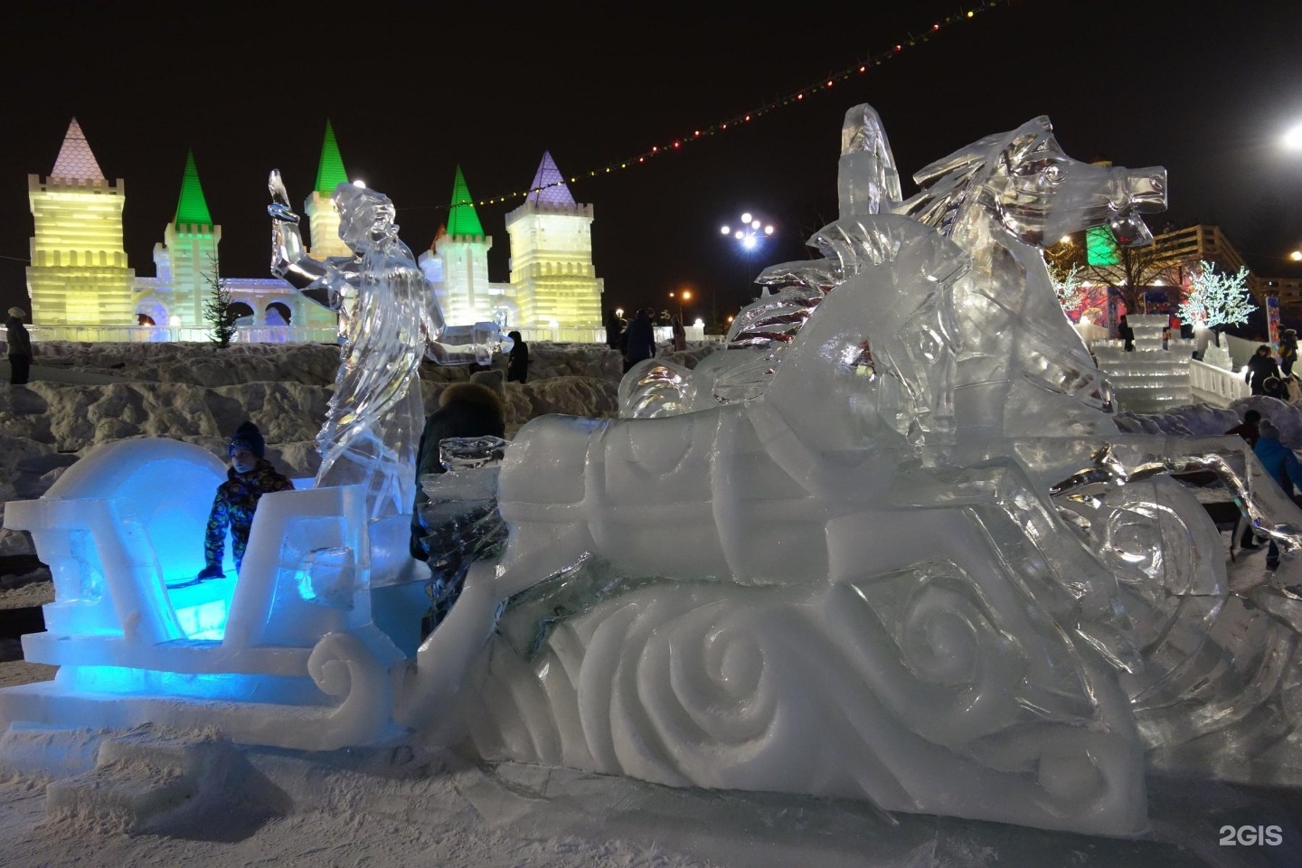 ледовый городок на набережной в новосибирске