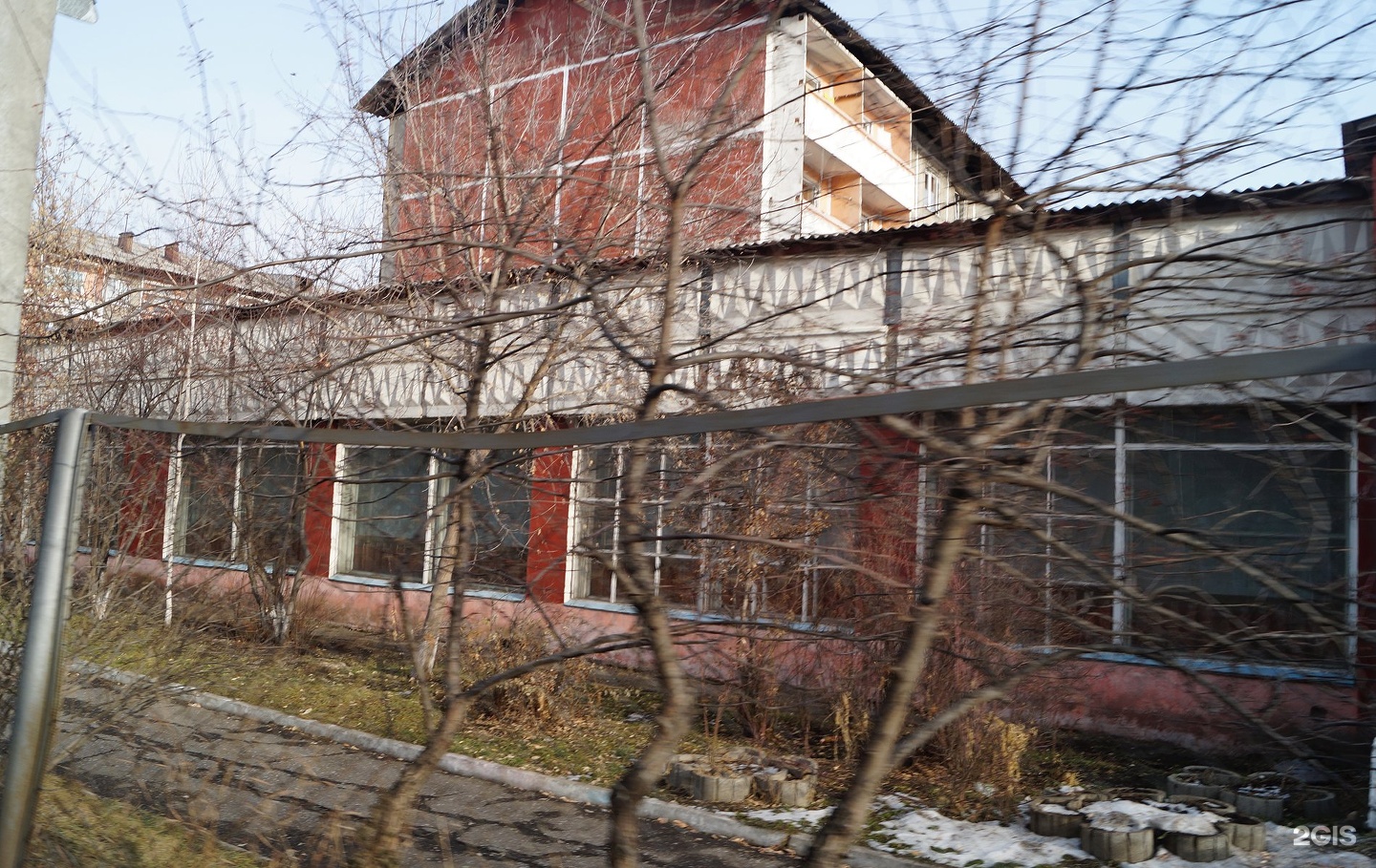 Посёлок молодёжный Иркутск. Пос молодежный , Солнечная , 1 Иркутск. Иркутск поселок молодежное Сказочная 6. Поселок молодежный Красноуральск.