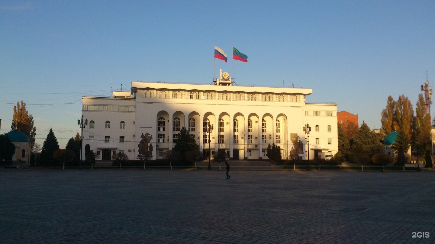 Университетская площадь махачкала. Здание правительства Дагестана. Площадь Ленина Махачкала. Республика Дагестан, Махачкала, пл. Ленина. Махачкала здание правительства.