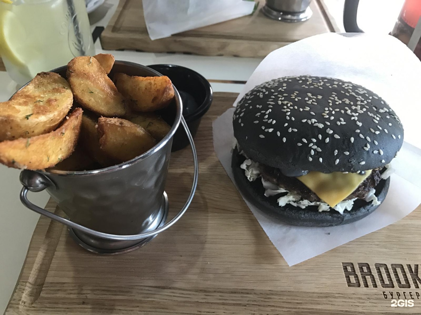 Burger coffee. Бургер Тюмень Бруклин. Нефть бургер. Нефть бургер меню. Бургер нефть Бруклин Тюмень.