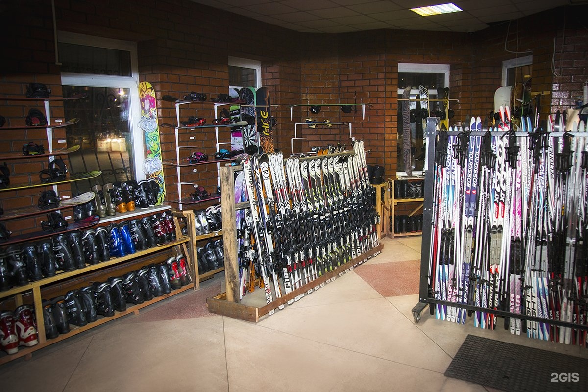 Спортивный инвентарь здания. Пункт проката инвентаря. Павильон велопроката. Склад спортивного инвентаря. Зимний спортивный инвентарь.