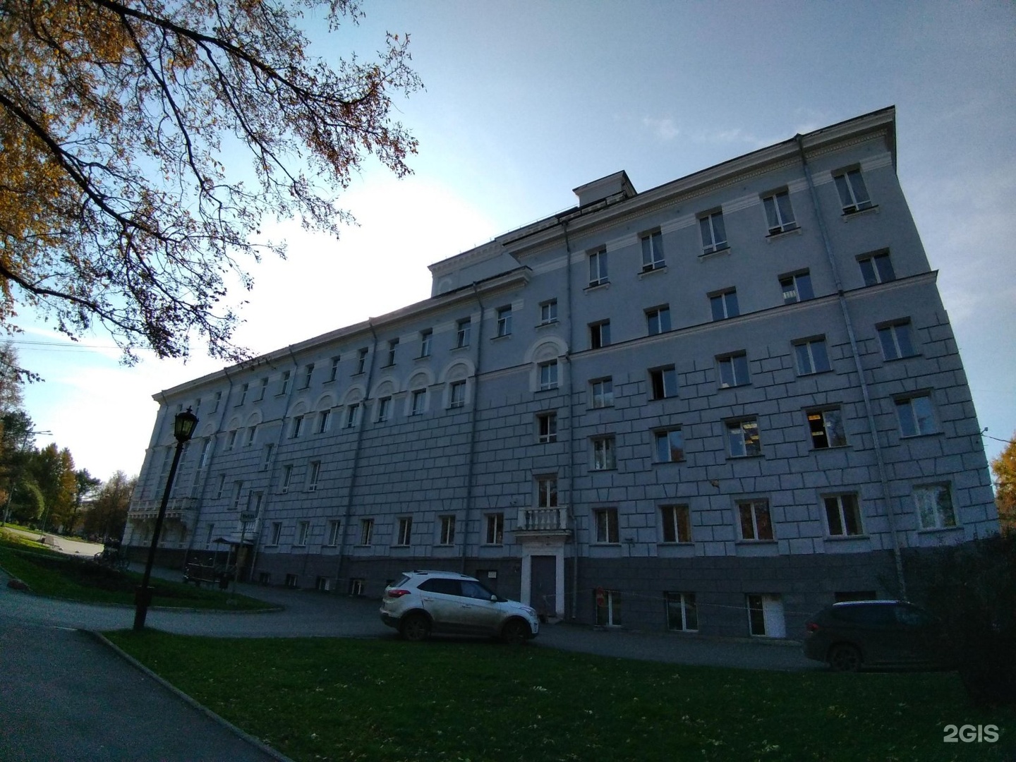 Петропавловская 13 пермь. Библиотека им пушкина пермь. Дом смышляева. А. Театр оперы и балета им чайковского пермь.