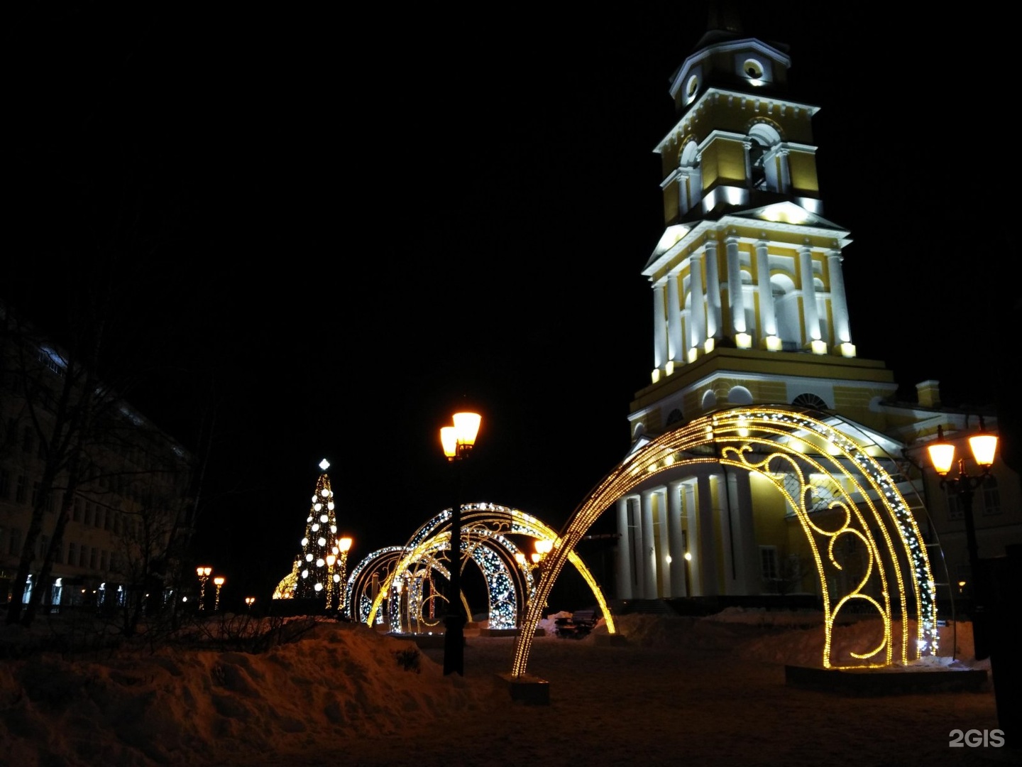 Фотоискусство пермь. Пермь 4к. Комсомольская площадь Пермь. Комсомольский проспект и галерея. Комсомольский проспект художественная галерея Пермь фото.