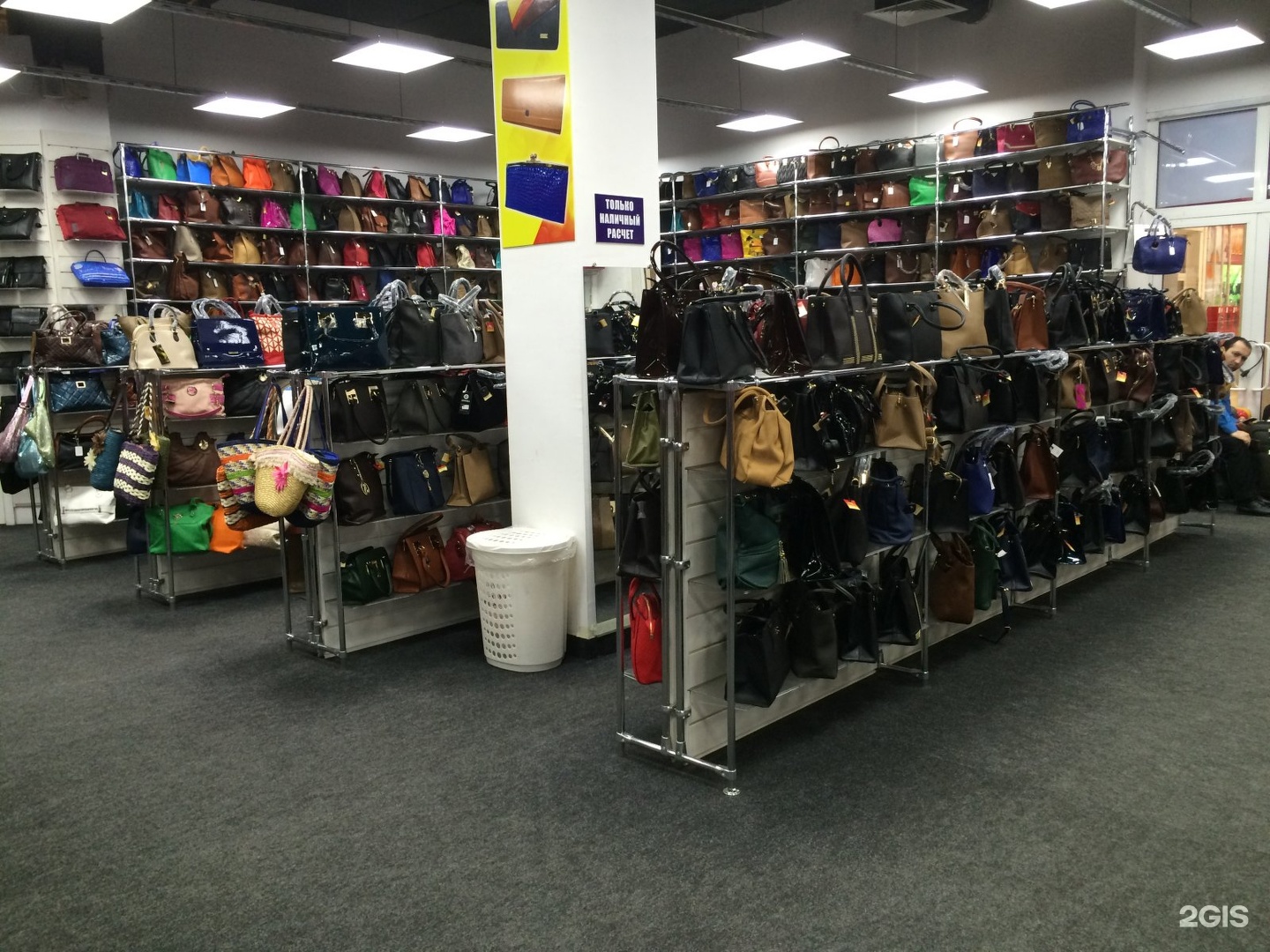 ассортимент дом одежда обувь. планета одежда обувь дзержинск ленинского комсомола. магазин одежды и обуви. магазин гранд одежда смоленск. планета одежды и обуви.