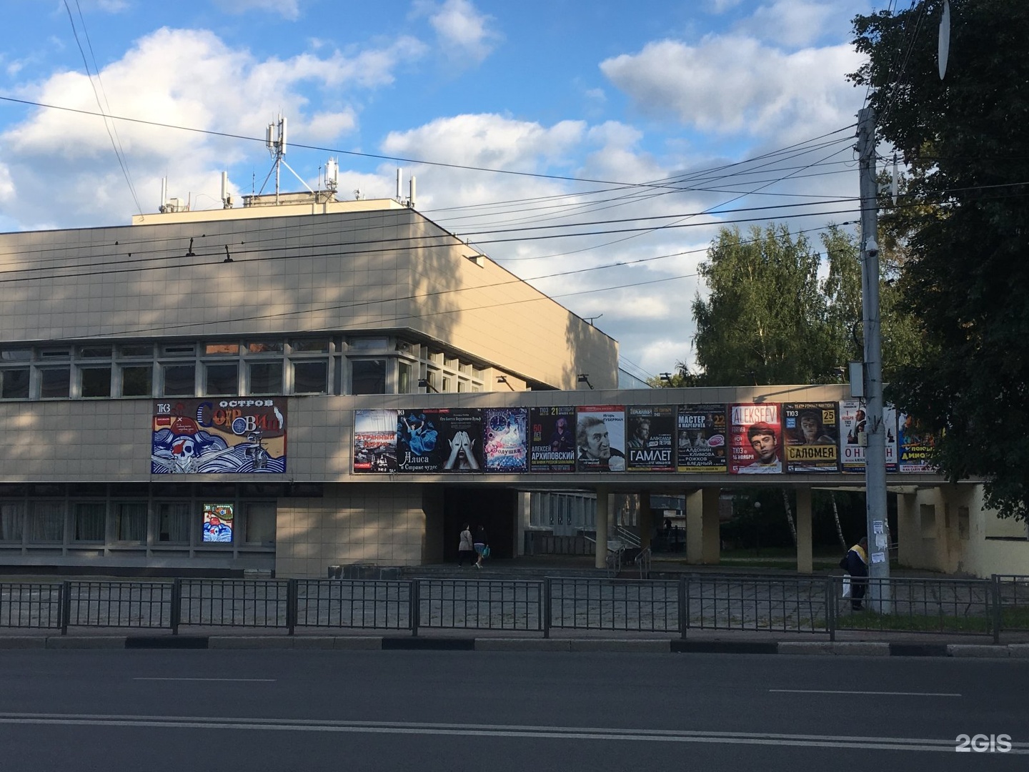 Тюз нижний новгород. Нижегородский государственный театр юного зрителя. Театр ТЮЗ Нижний Новгород. ТЮЗ ул Максима Горького Нижний Новгород.