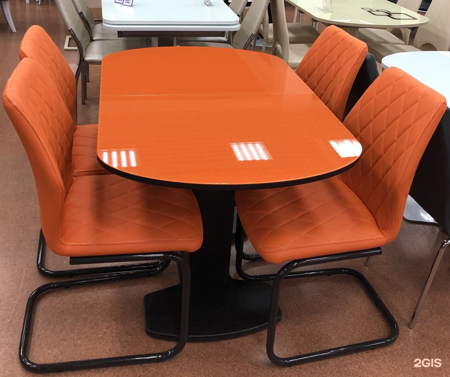 Мебель кит столы и стулья