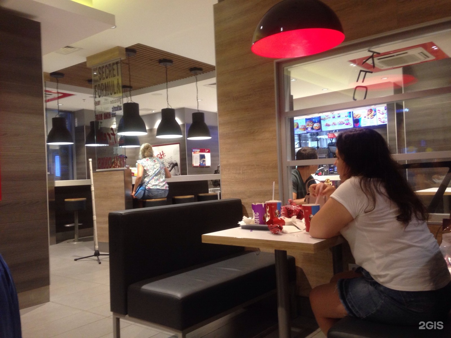 Фаст фуд владивосток. KFC Владивосток. Ростикс Владивосток.