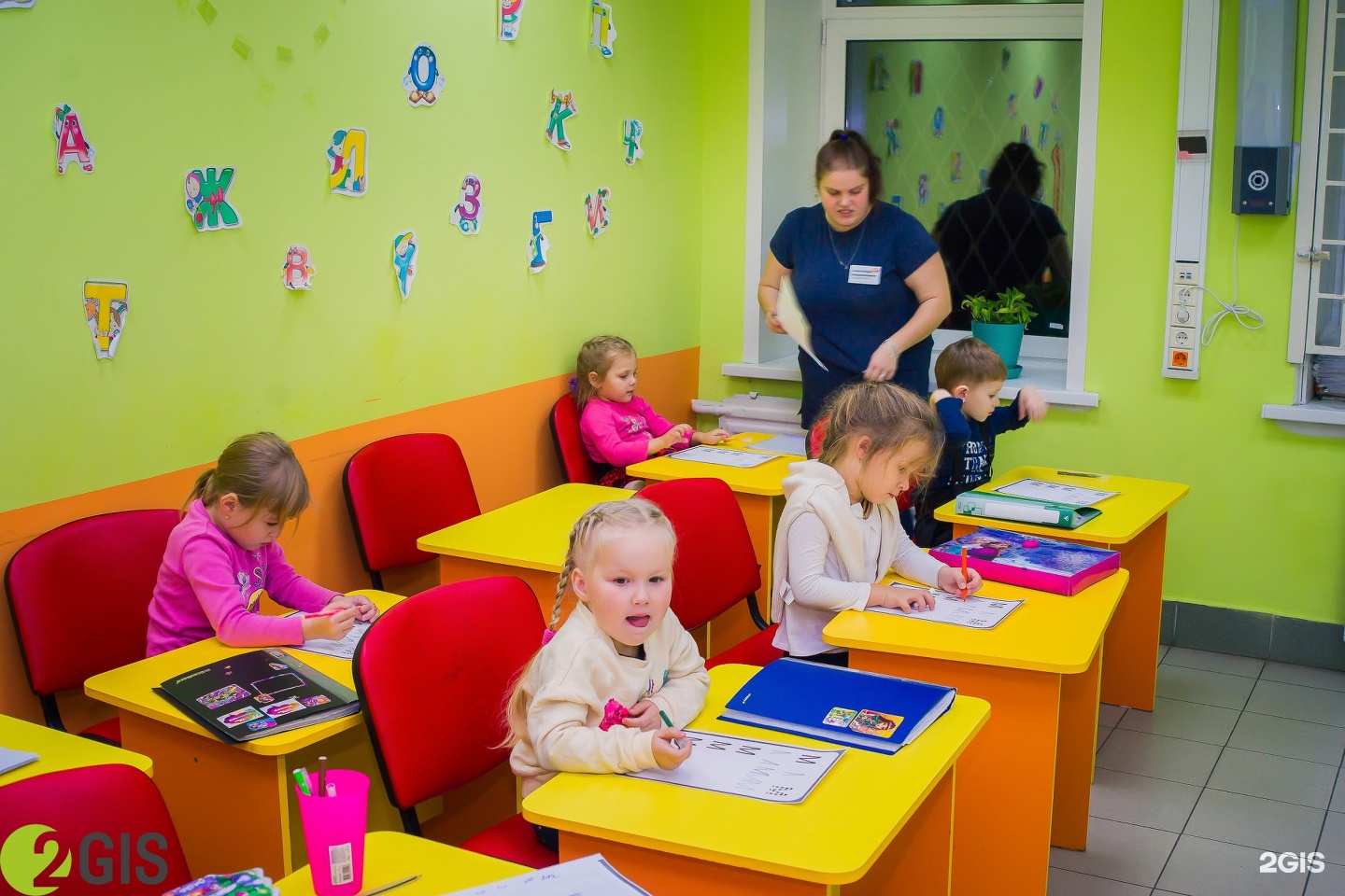 Школа одаренных детей Intellect School. Интеллект про скул. Интеллект скул Ярославль. Комната в школе одарённых детей в.